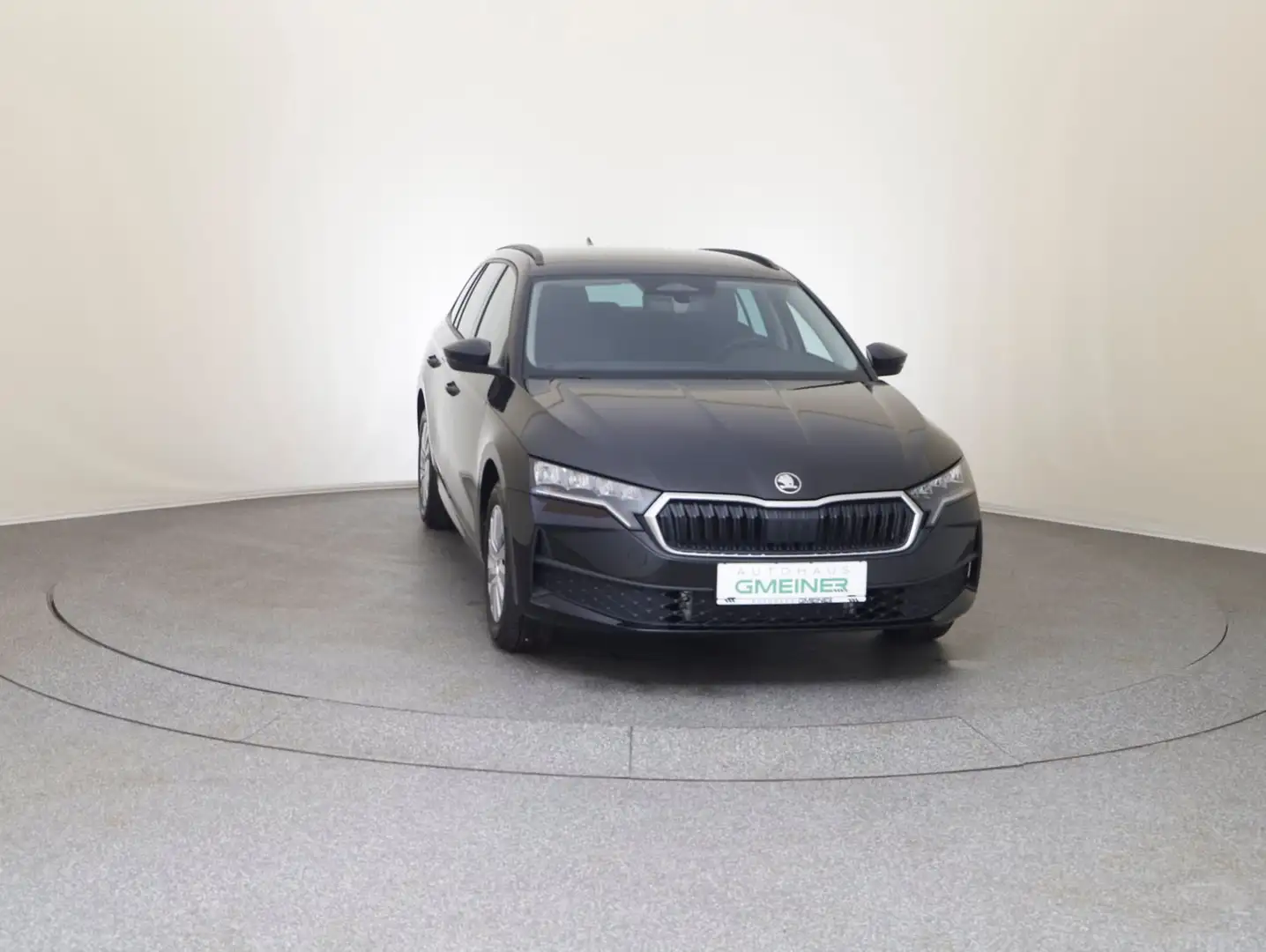 Skoda Octavia Essence TSI mHEV DSG Schwarz - 2
