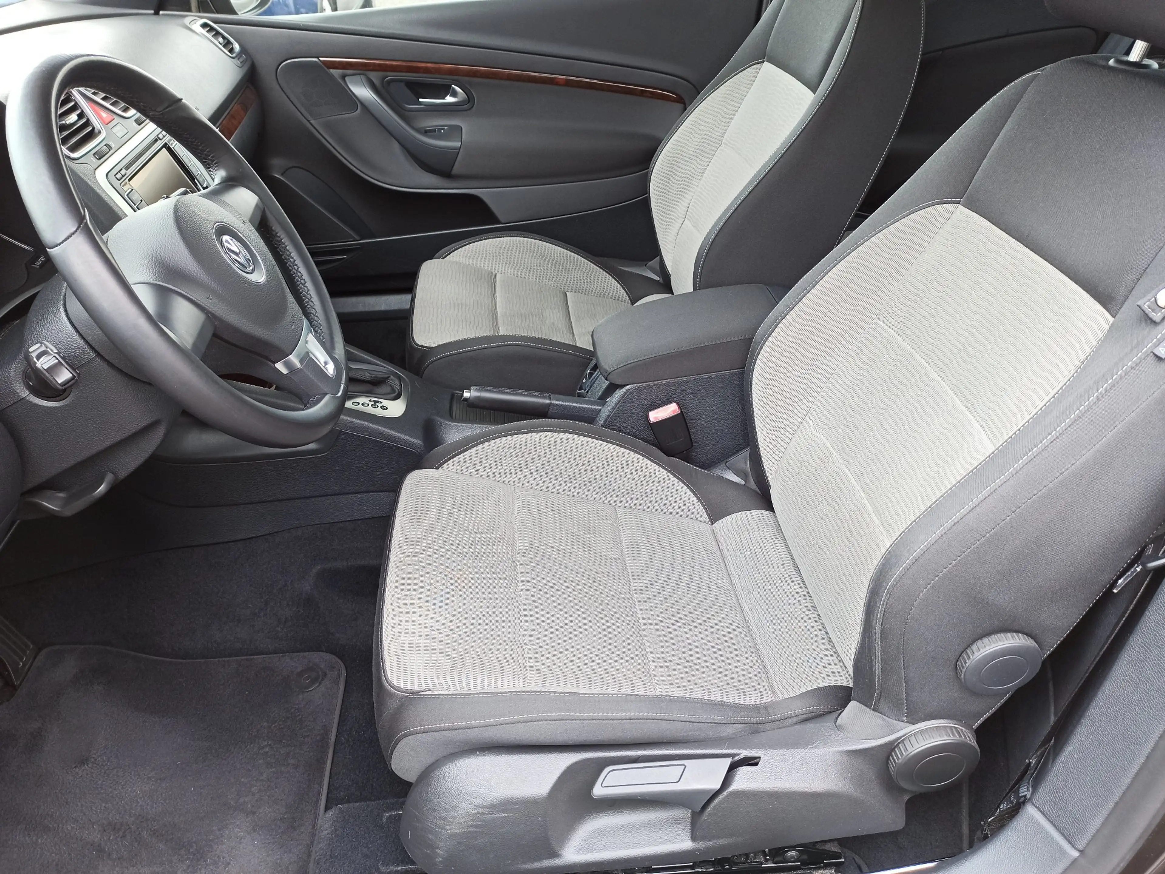 Volkswagen Eos Eos 2.0 TDI DPF DSG Navi Panoramadach SHZG Standhz — photo 12