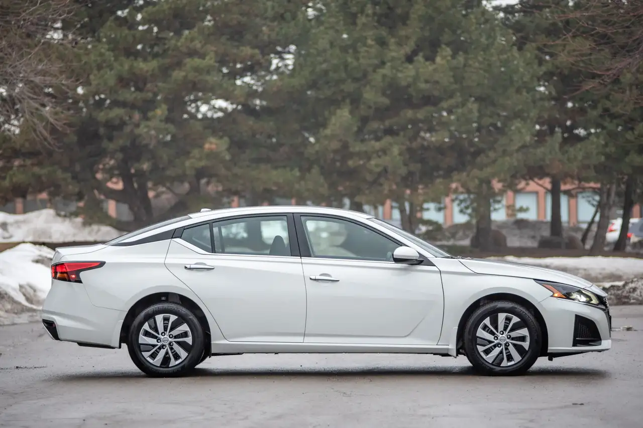 Nissan Altima снимка Nissan Altima