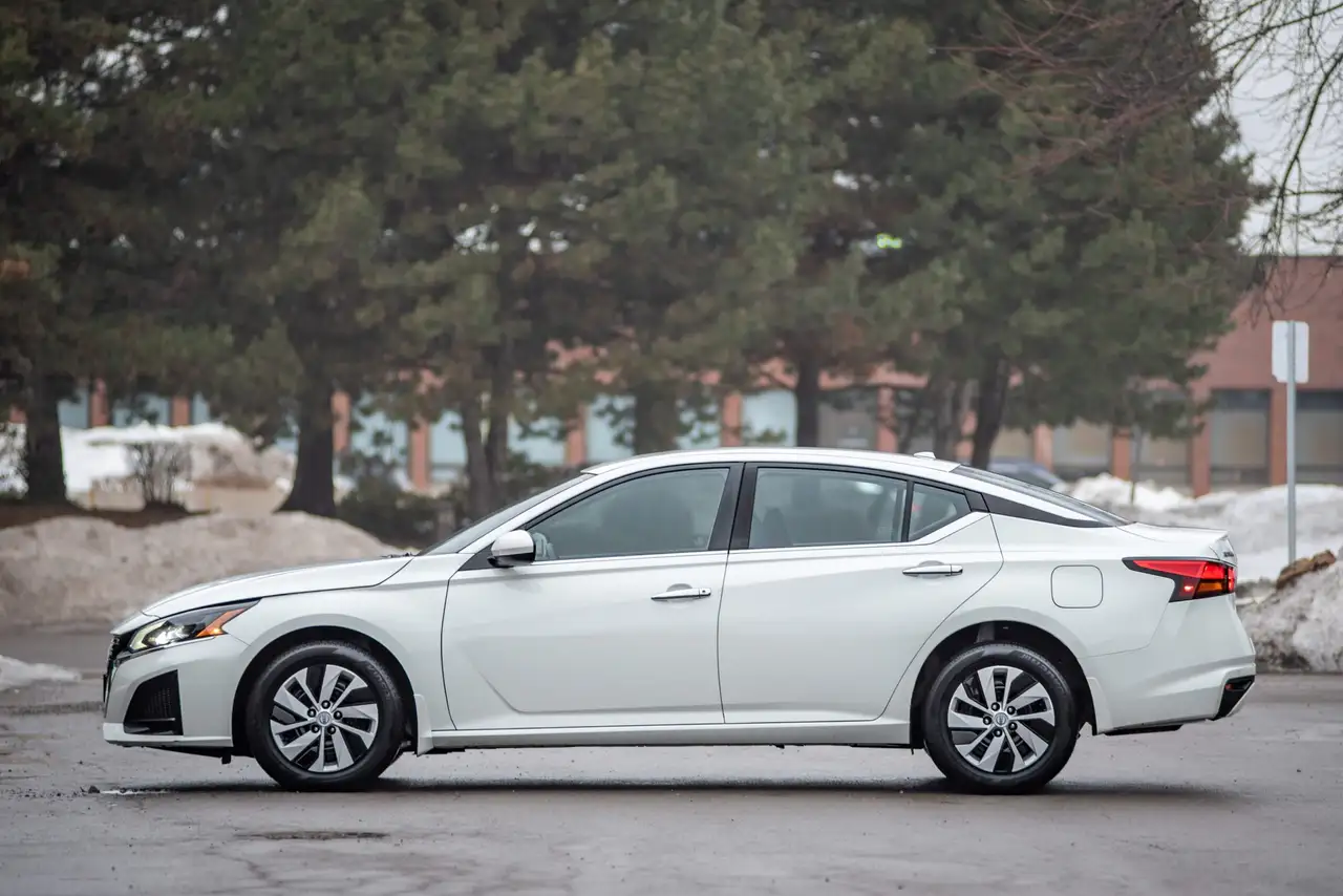 Nissan Altima снимка Nissan Altima