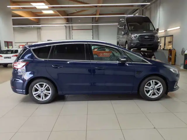 Ford S-Max view 4