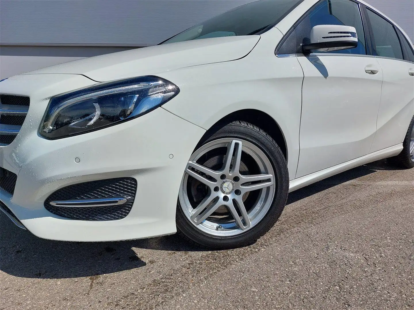 Mercedes-Benz B 200 D 4MATIC Weiß - 2