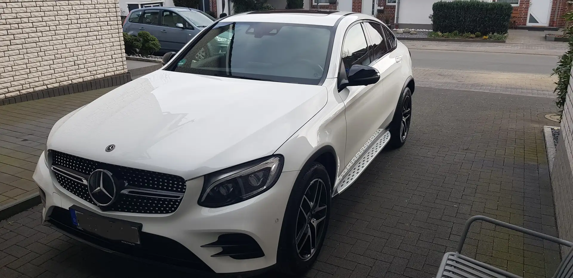 Mercedes-Benz GLC 250 GLC-Coupe Coupe 4Matic 9G-TRONIC AMG Line Weiß - 1