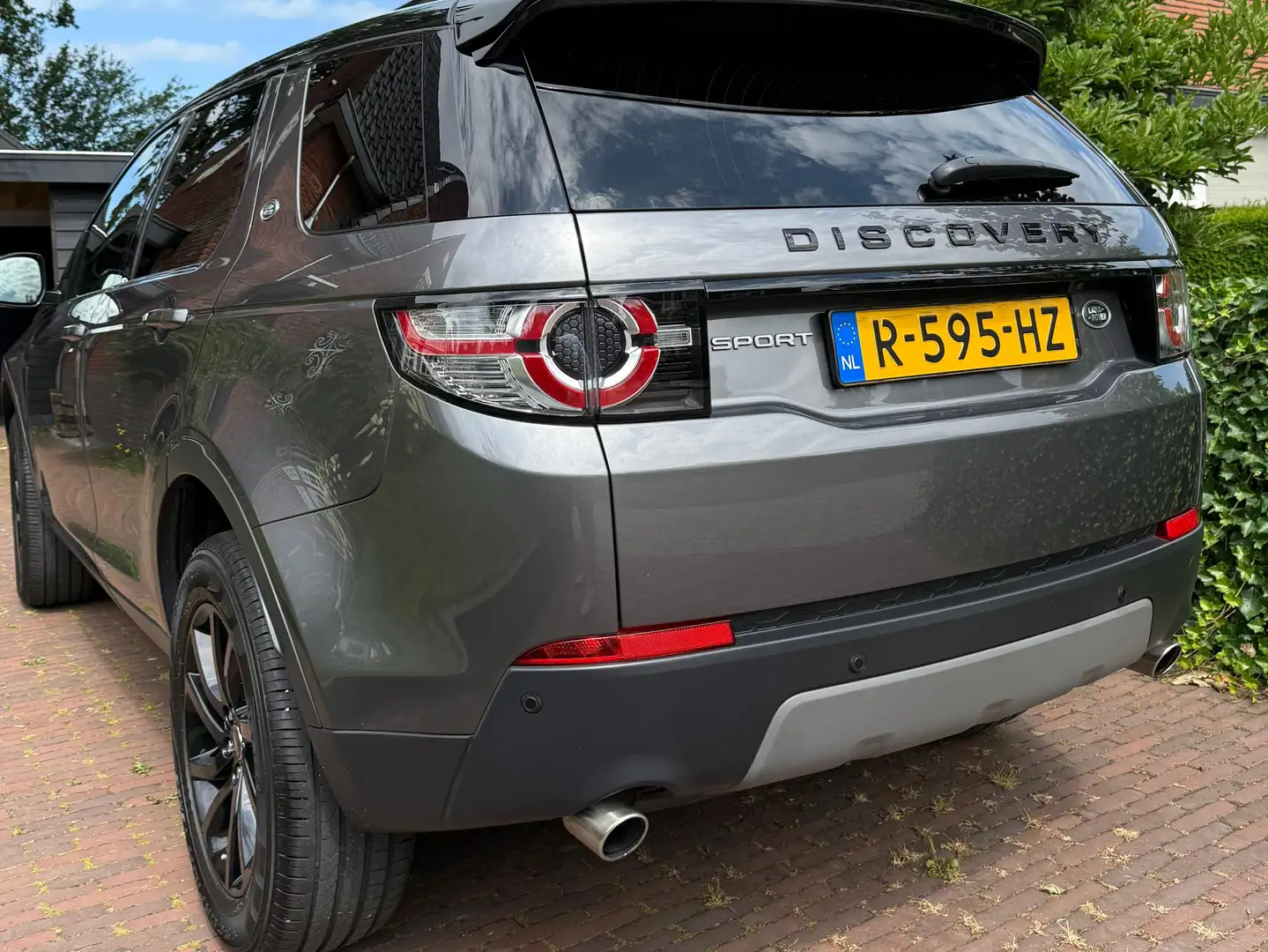 Land Rover Discovery Sport Discovery 2.0 Si4 4WD SE Grijs - 2