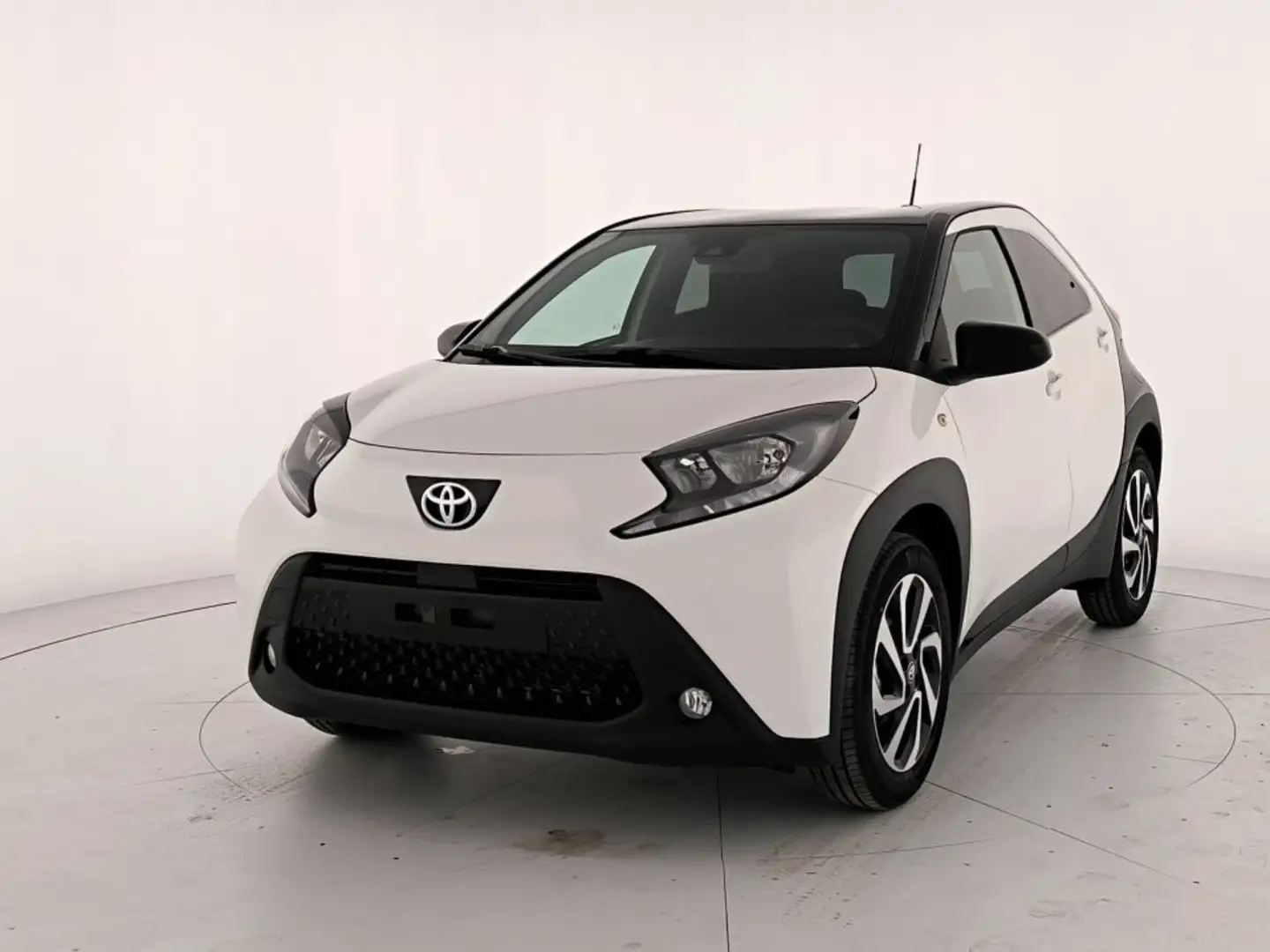 Toyota Aygo X x 1.0 trend 72cv Bianco - 1