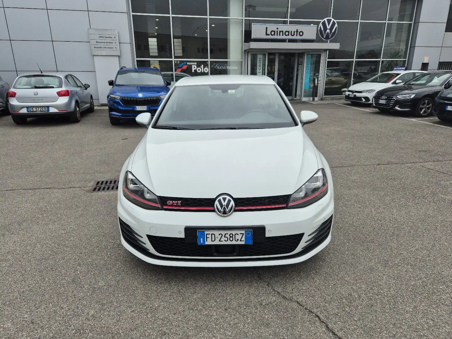 Volkswagen Golf GTI GOLF GTI PERFORMANCE 2.0 TSI DSG 3 PORTE BLUEMOTI Bianco - 2