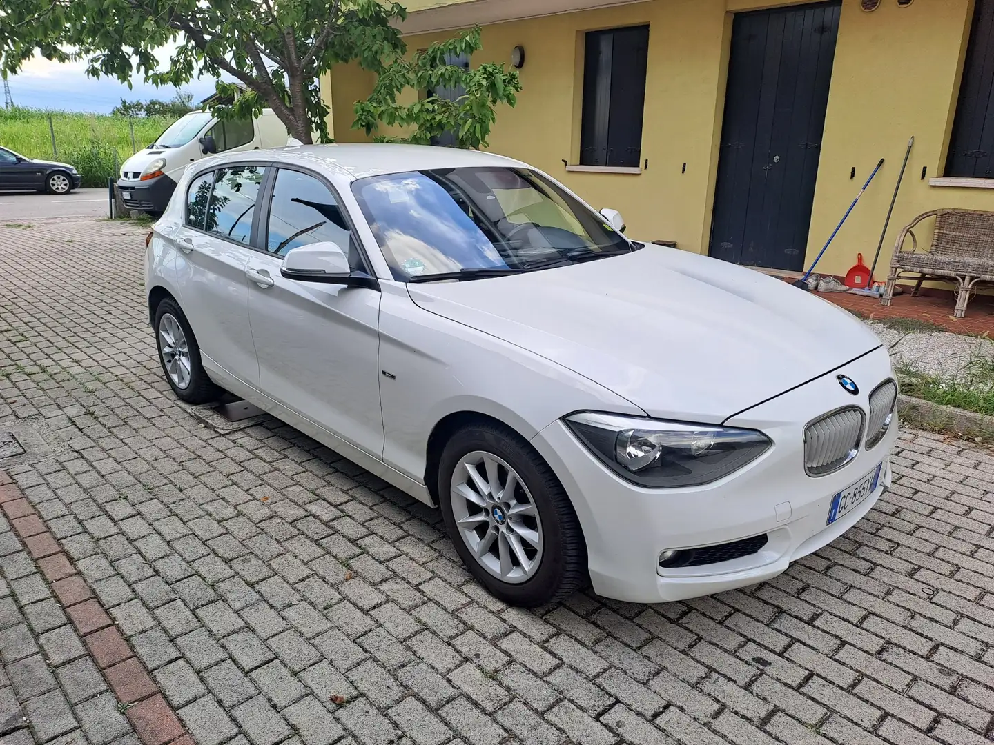 BMW 118 118i 5p Urban - 1