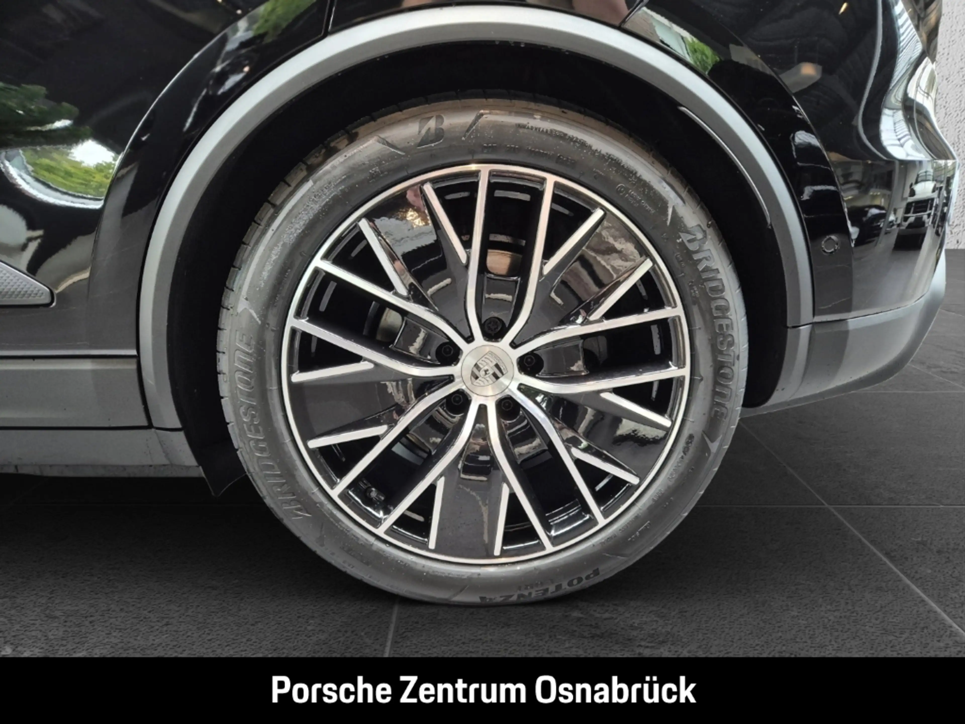 Porsche Macan 4 — photo 13