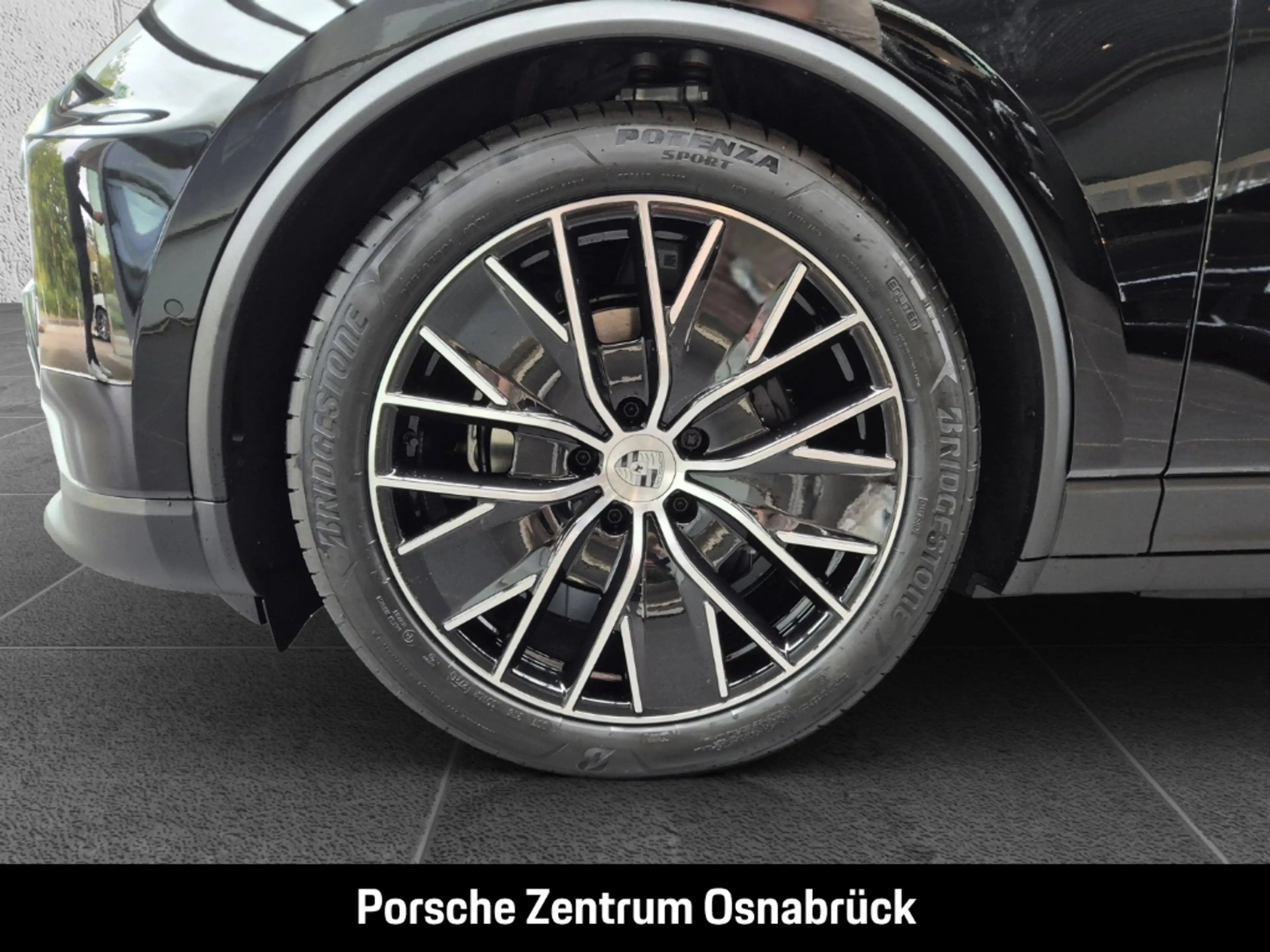 Porsche Macan 4 — photo 11