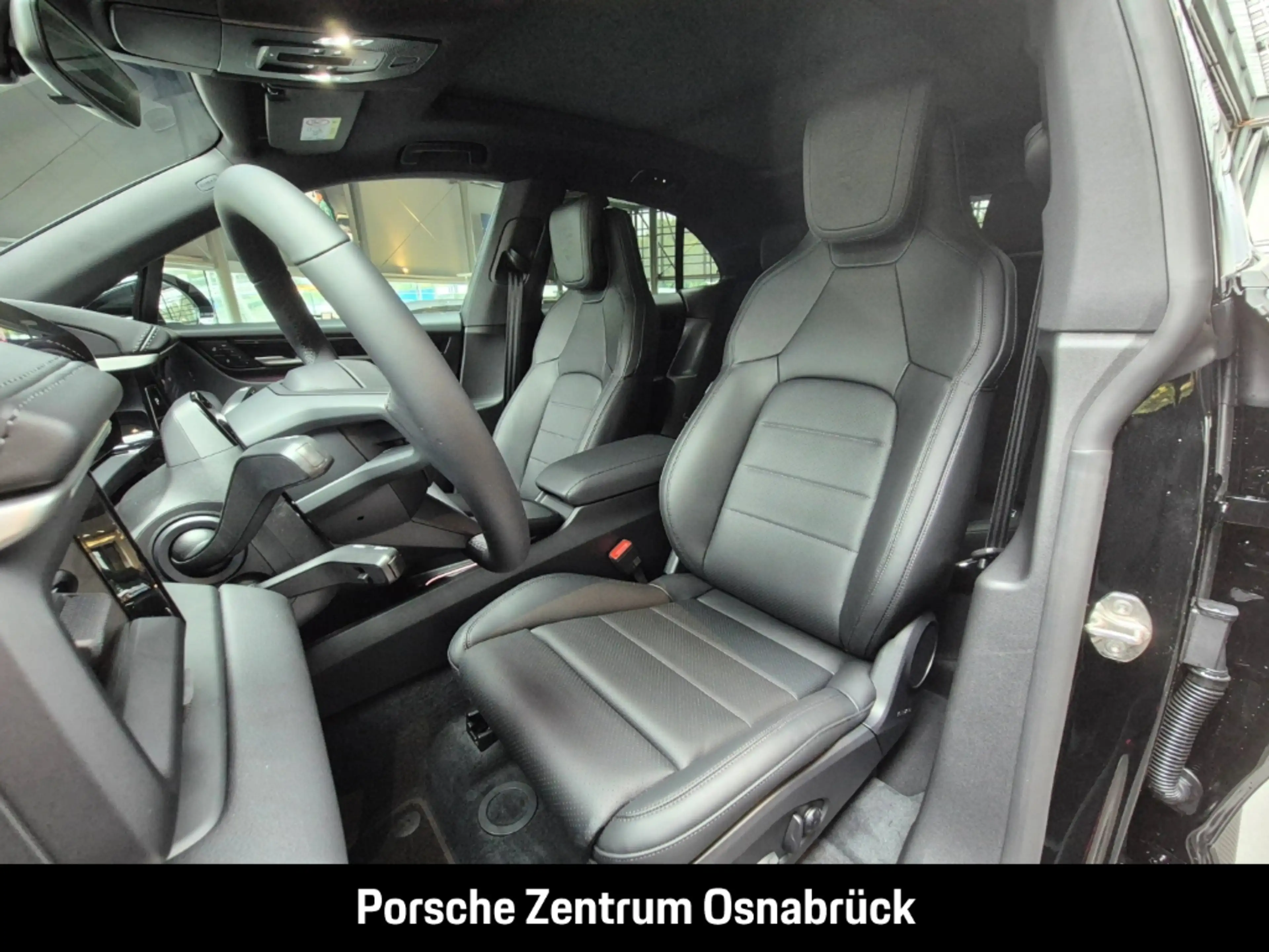 Porsche Macan 4 — photo 15