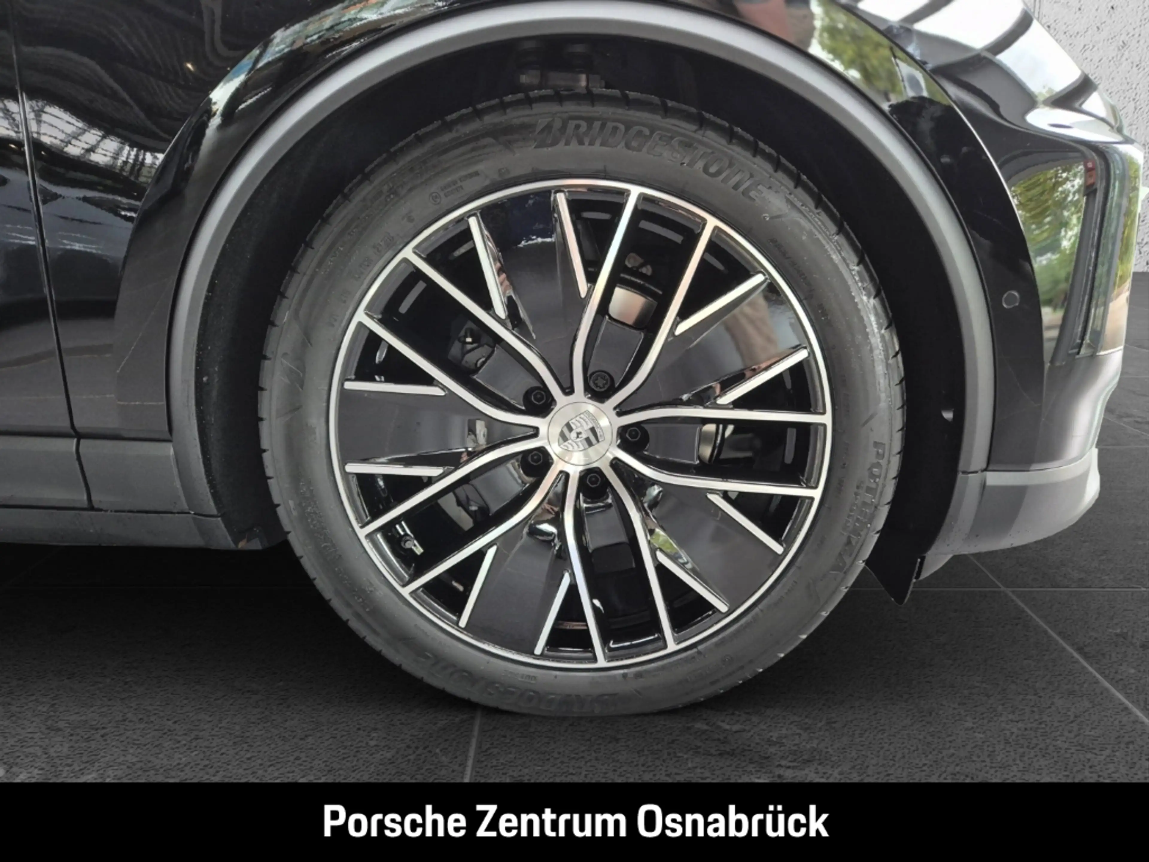 Porsche Macan 4 — photo 12