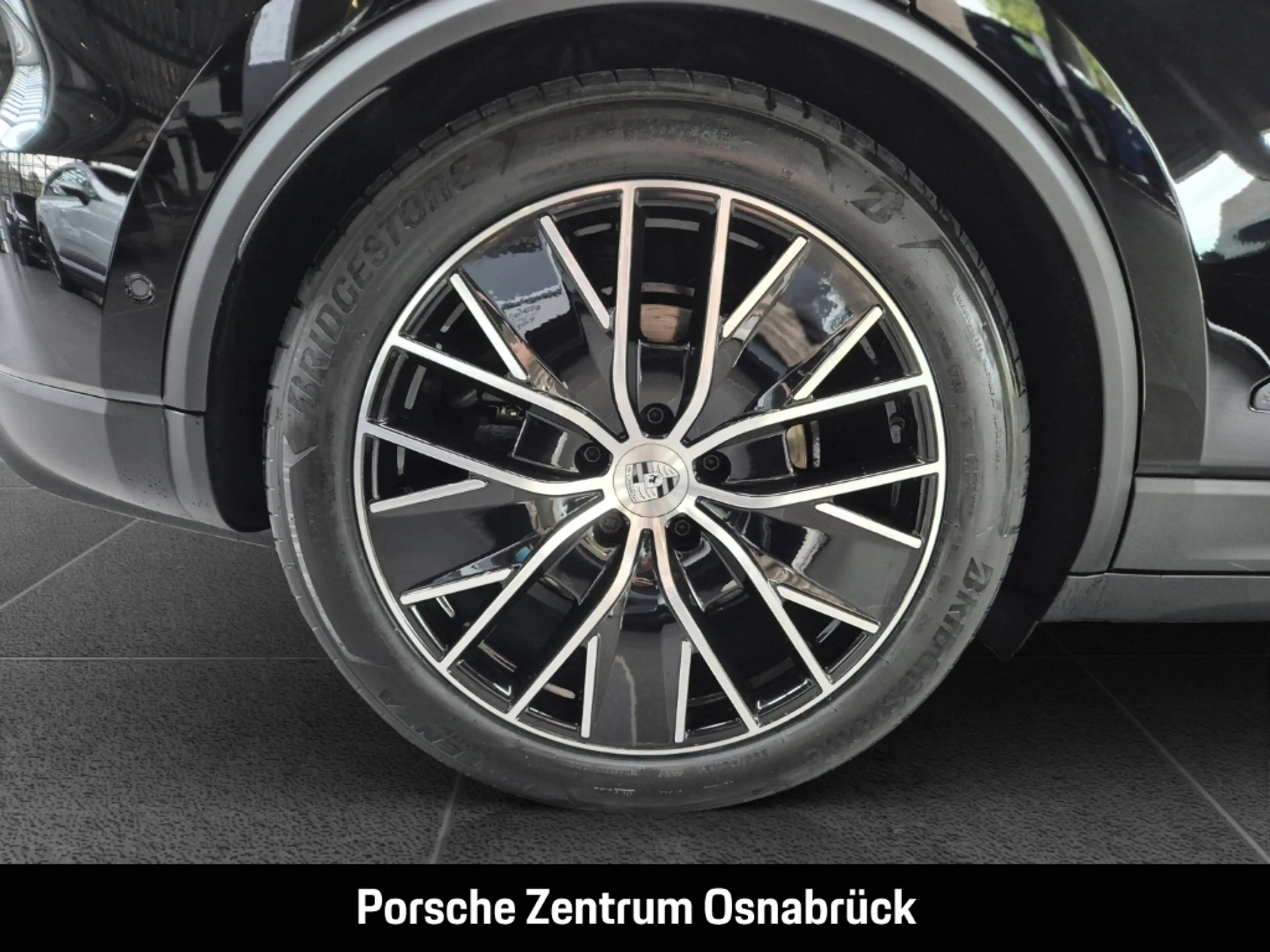 Porsche Macan 4 — photo 14