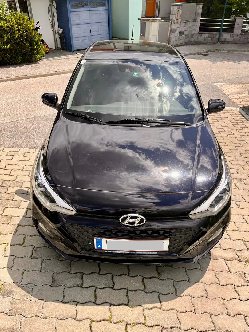 Hyundai i20 1,25 First Edition 3+ Schwarz - 1