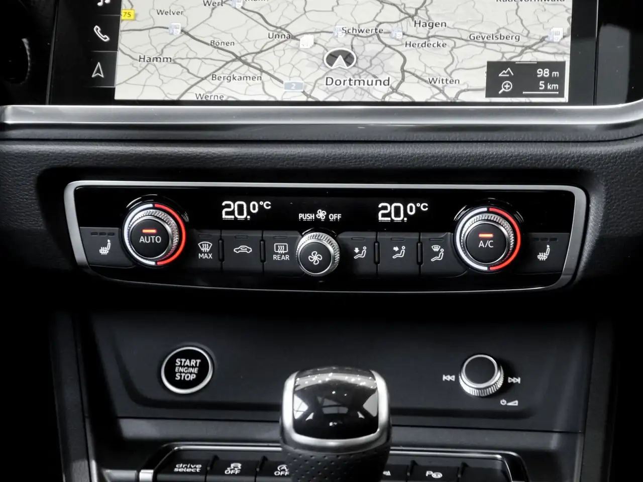 Audi Q3 40 quattro S LINE BLACKPAK PANO AHK 360CAM 19Z 8