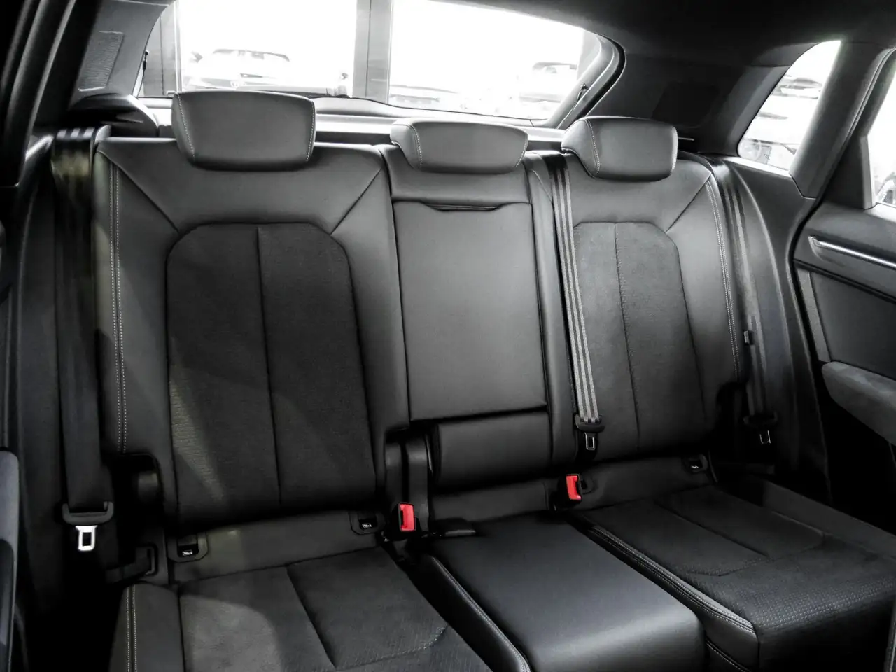 Audi Q3 40 quattro S LINE BLACKPAK PANO AHK 360CAM 19Z 4