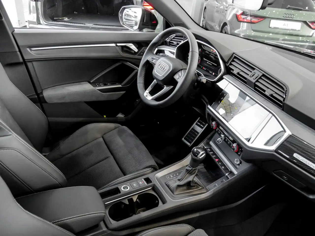 Audi Q3 40 quattro S LINE BLACKPAK PANO AHK 360CAM 19Z 3