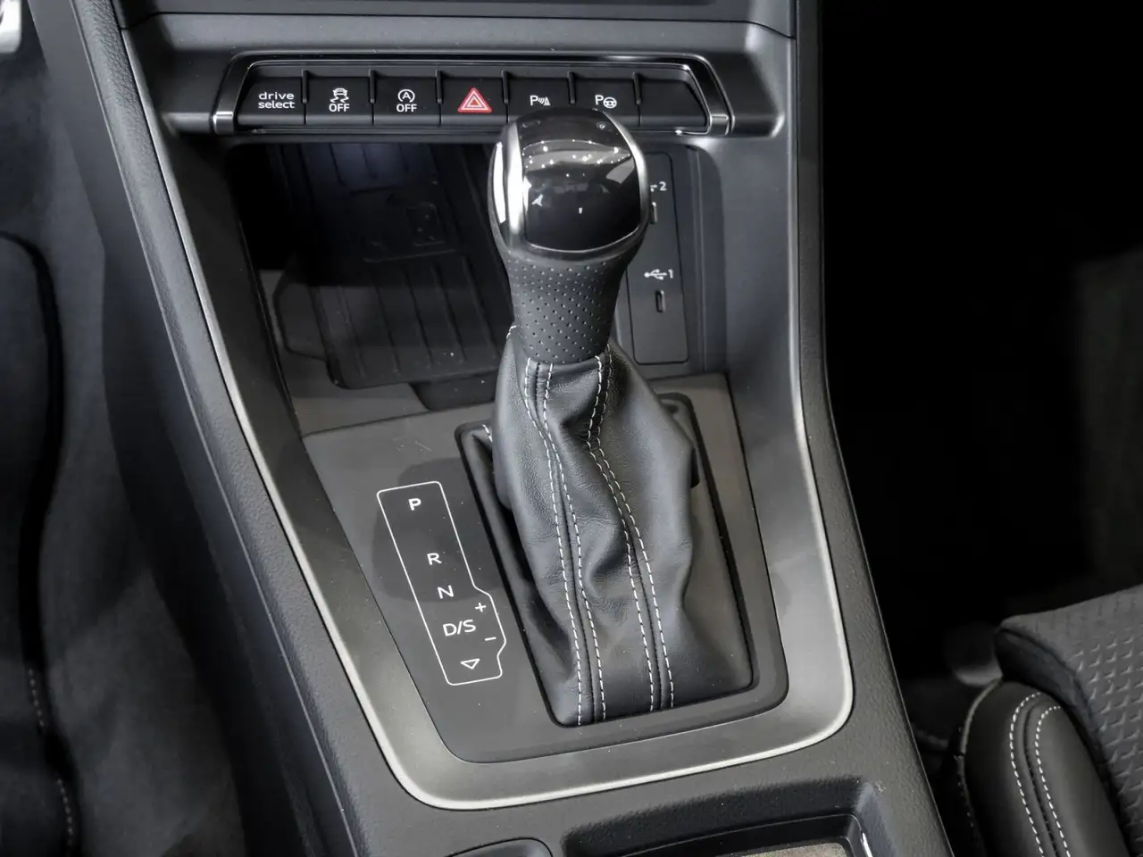 Audi Q3 40 quattro S LINE BLACKPAK PANO AHK 360CAM 19Z 10