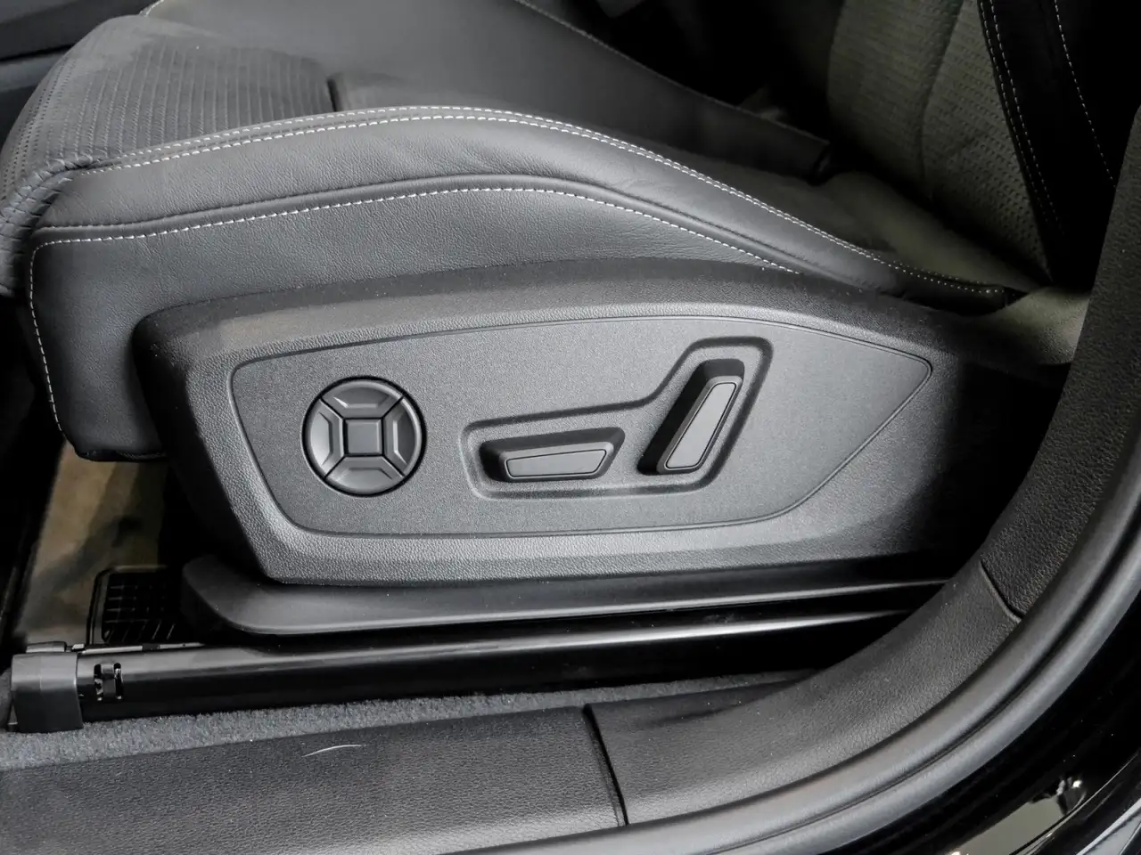 Audi Q3 40 quattro S LINE BLACKPAK PANO AHK 360CAM 19Z 14