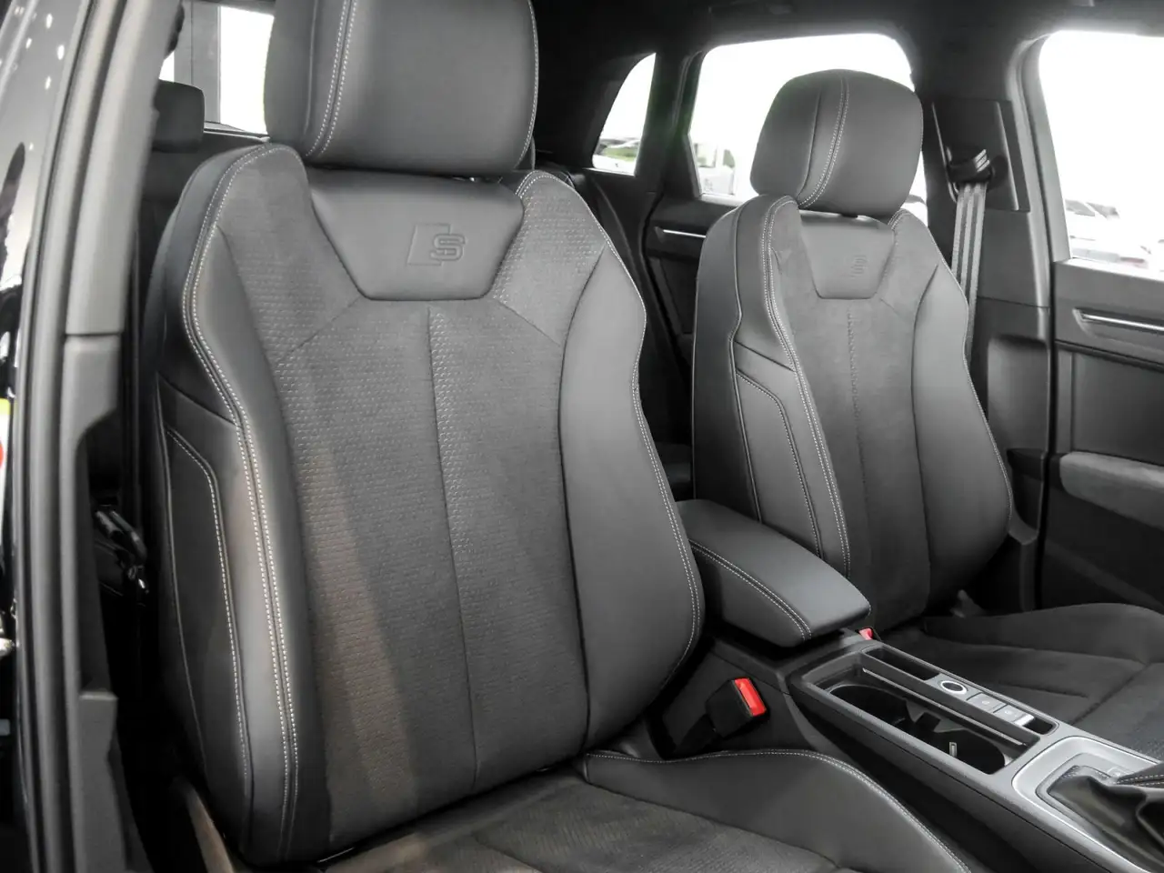 Audi Q3 40 quattro S LINE BLACKPAK PANO AHK 360CAM 19Z 6