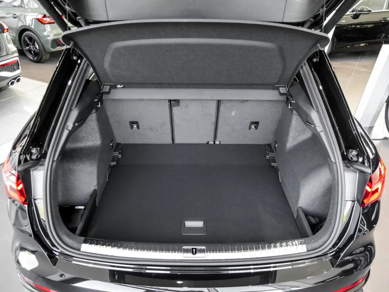 Audi Q3 40 quattro S LINE BLACKPAK PANO AHK 360CAM 19Z 15