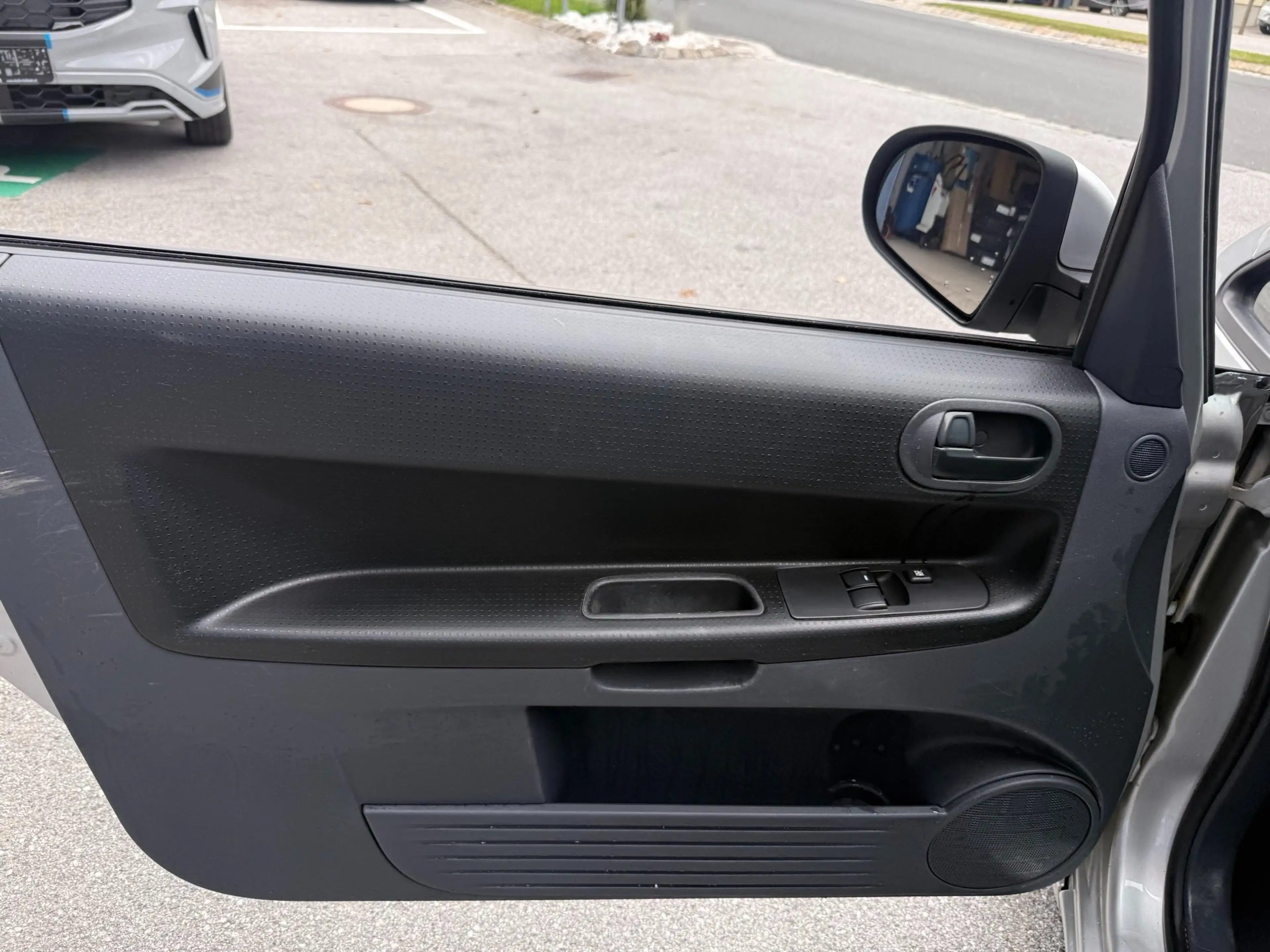 Mitsubishi Colt — photo 9