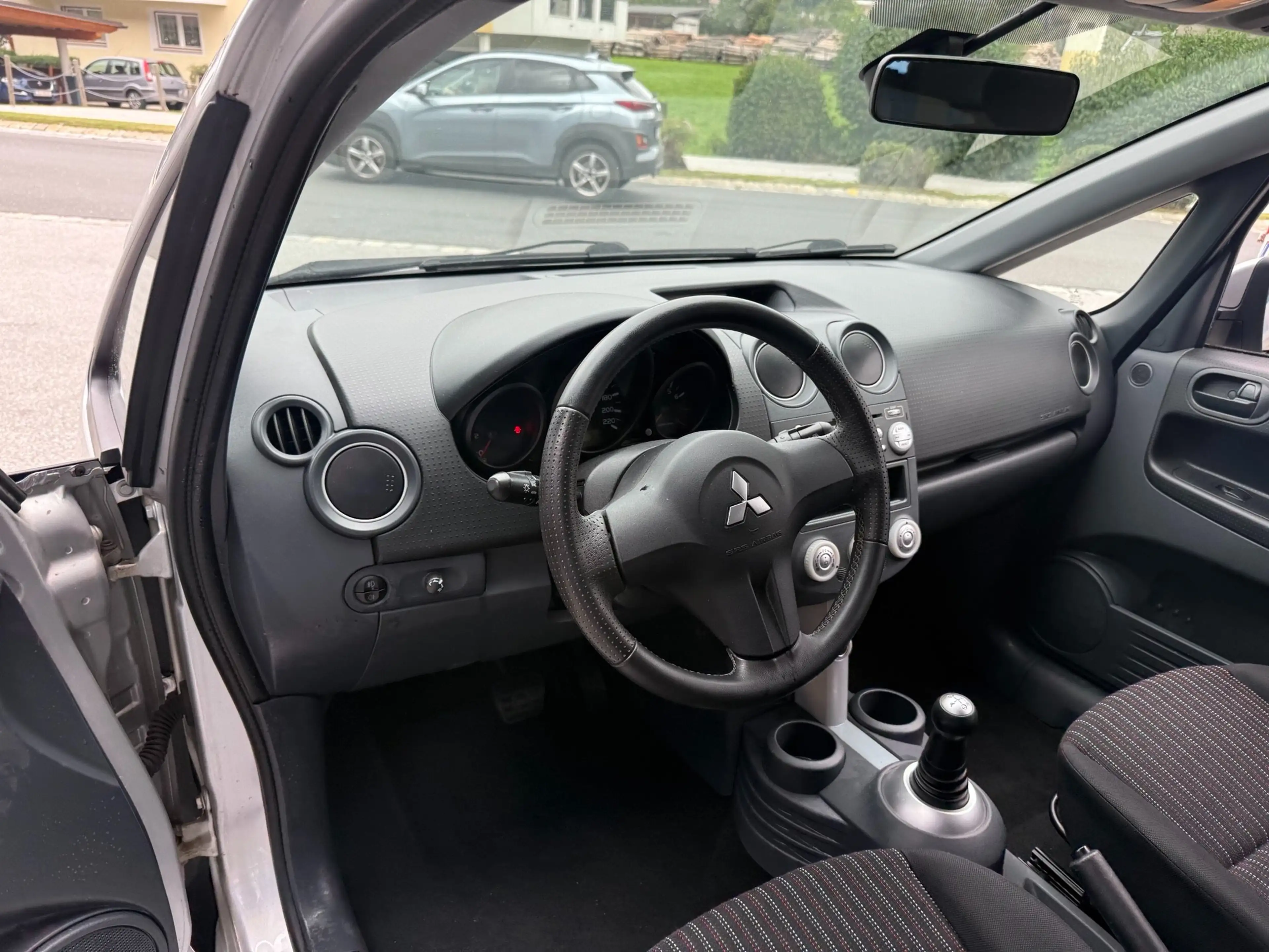 Mitsubishi Colt — photo 8