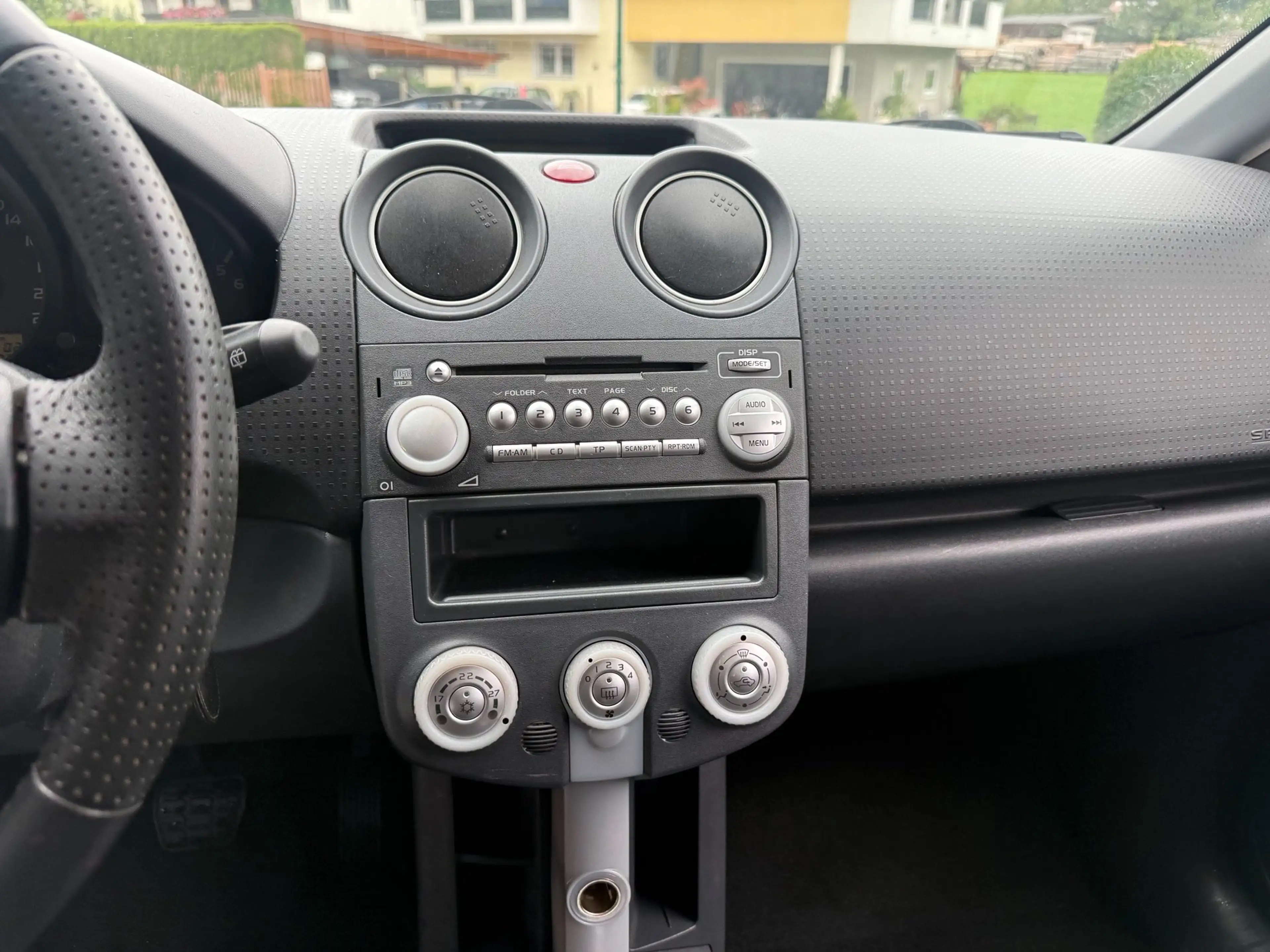 Mitsubishi Colt — photo 11