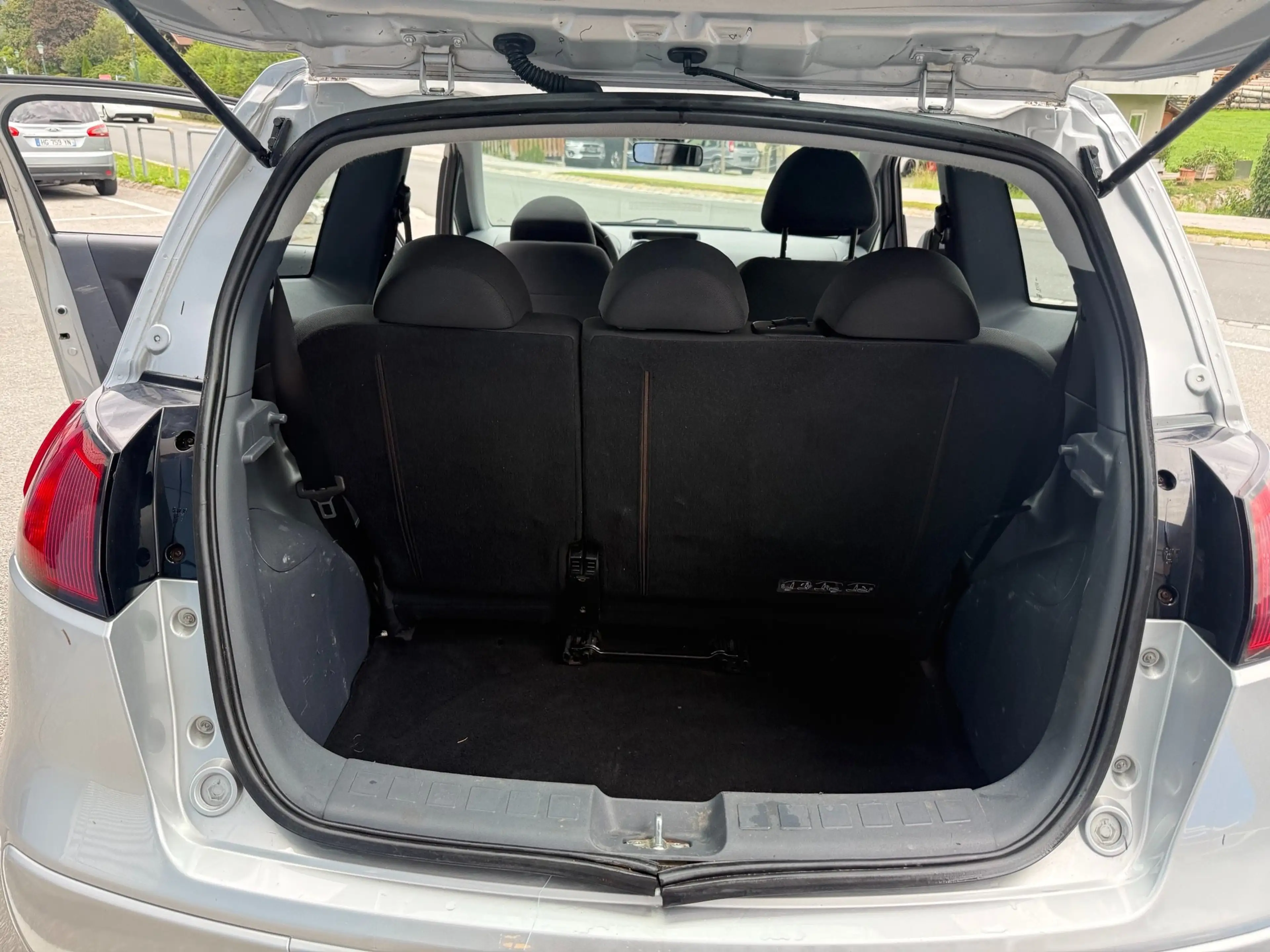 Mitsubishi Colt — photo 14