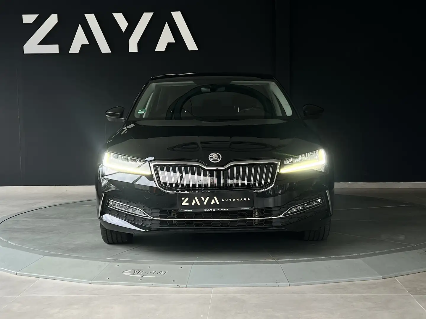 Skoda Superb 1.4 TSI Hybrid Limo*STAND-HZG*AHK*LED* Nero - 2