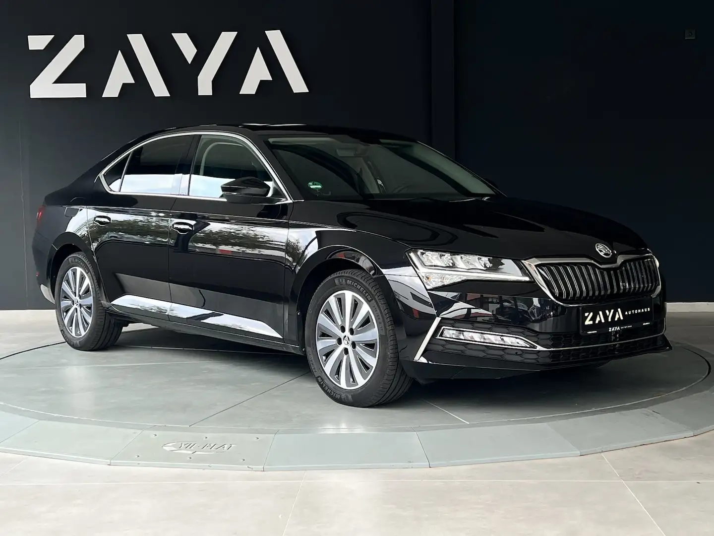 Skoda Superb 1.4 TSI Hybrid Limo*STAND-HZG*AHK*LED* Nero - 1