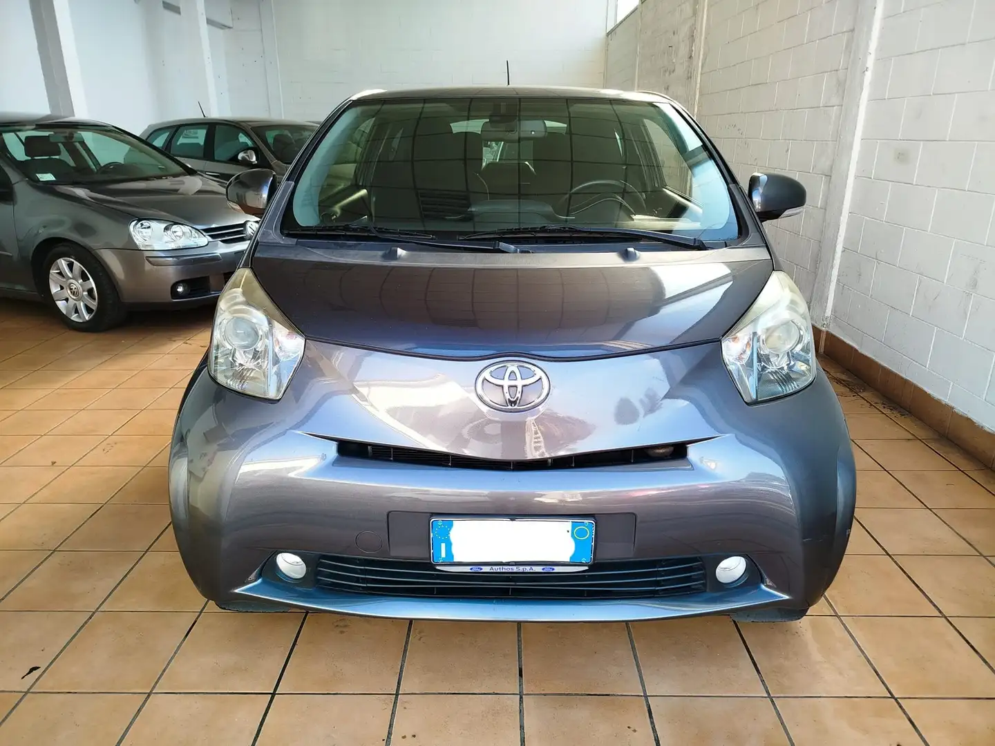 Toyota iQ Toyota iQ1.3 Executive E5B, adatta a neopatentati. Grigio - 1