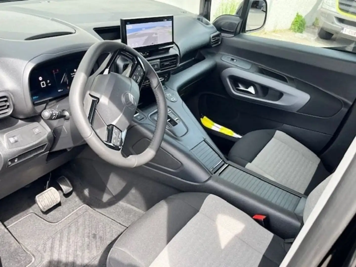 Citroen Berlingo *GPS*CAMERA* 1.5 HDI 130 PK EAT MAX Zwart - 2