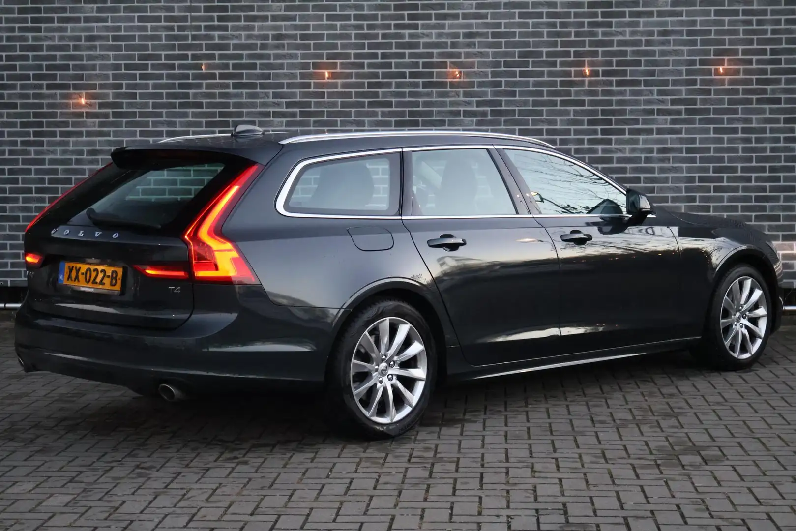 Volvo V90 2.0 T4 Momentum | Adaptieve cruise control | Stoel Grau - 2