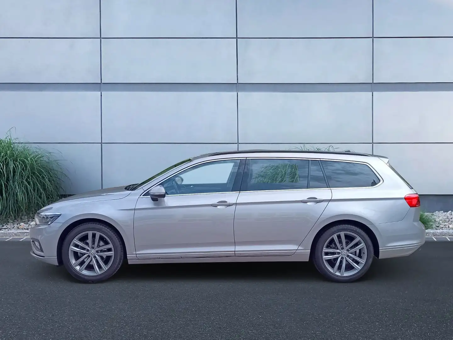 Volkswagen Passat Variant Business 2.0 TDI DSG, AHK, Navi, Silber - 2