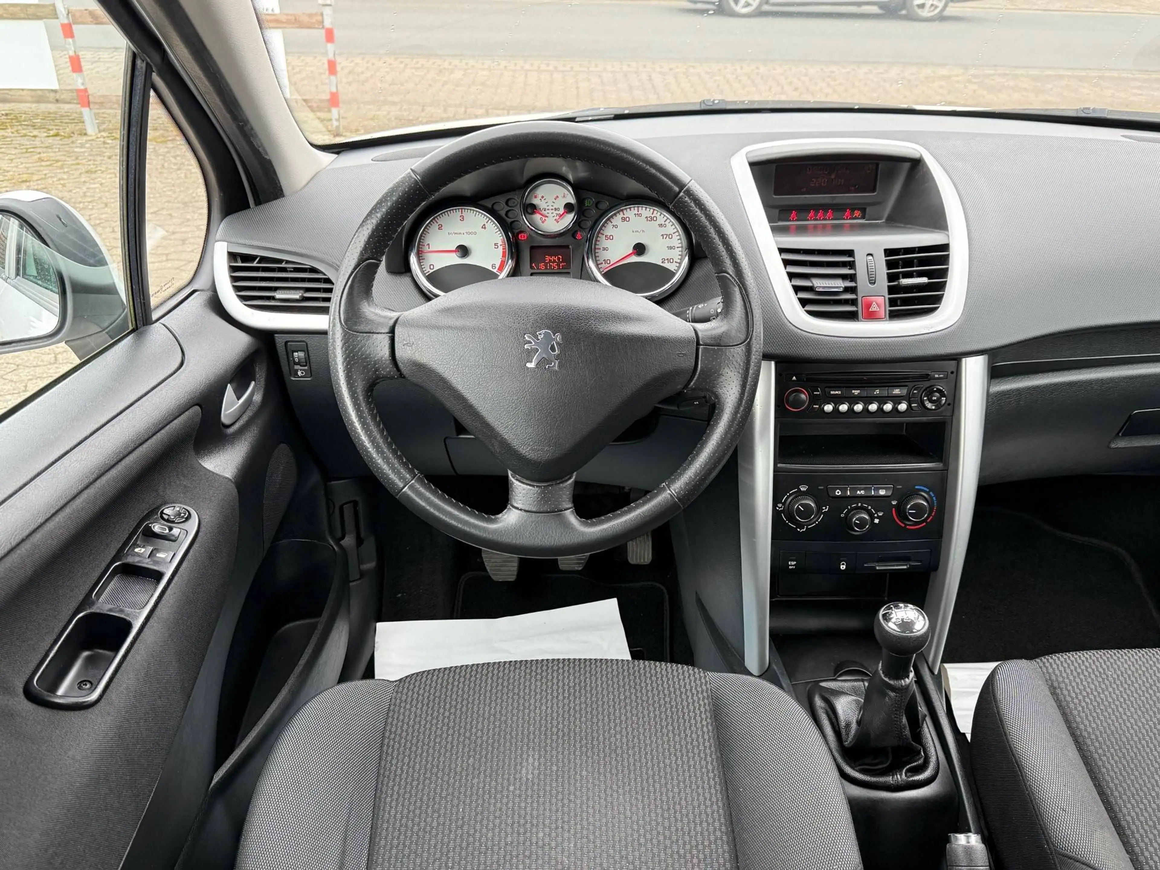Peugeot 207 98G — photo 14