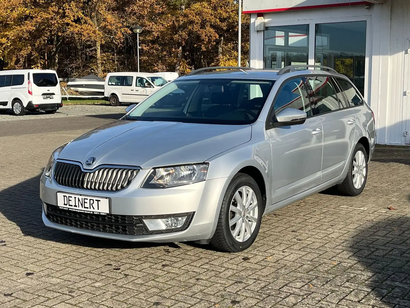 Skoda Octavia Combi 1,6 TDI mit AHK Silber - 2