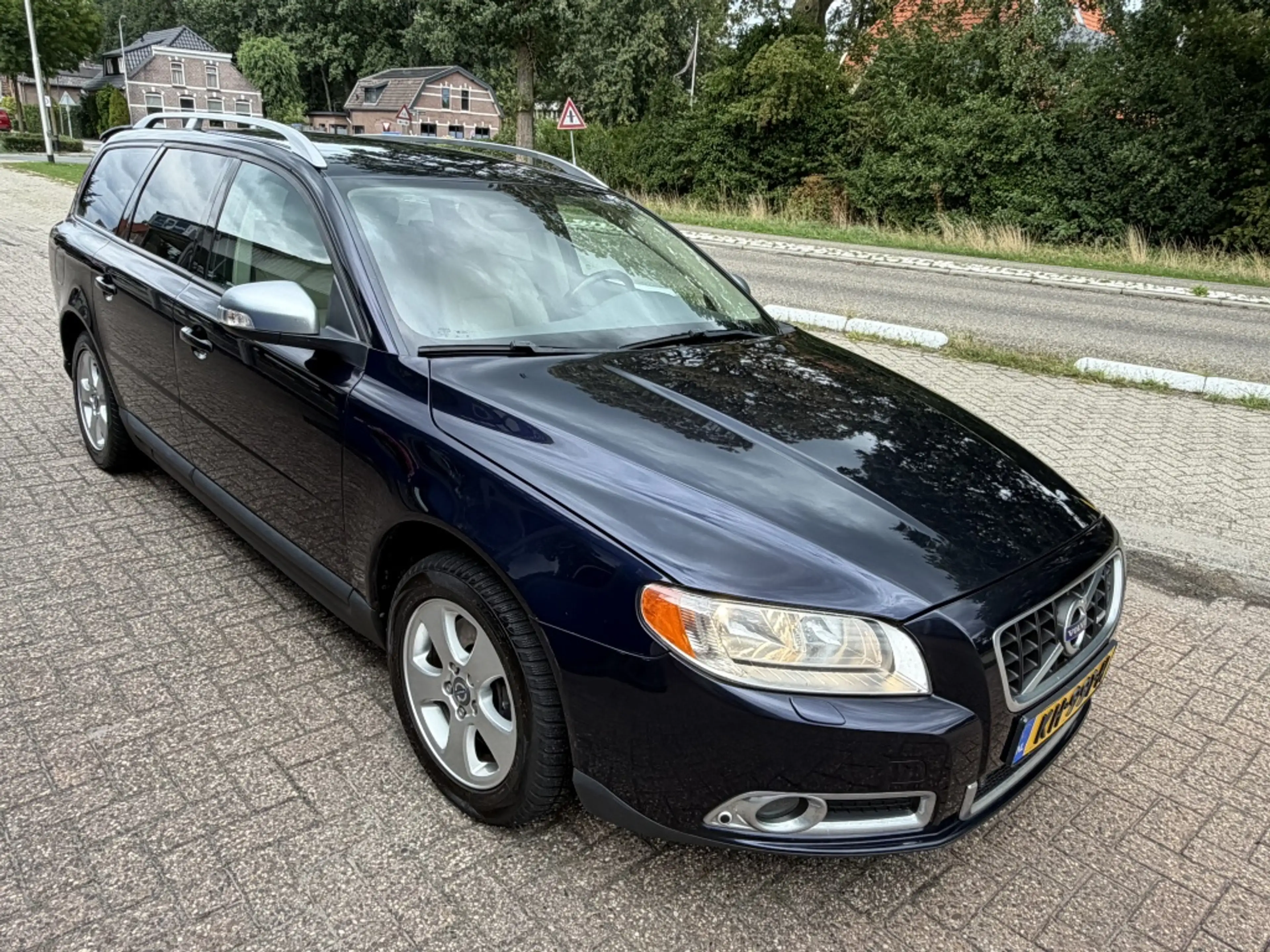 Volvo V70 2.5FT Momentum — photo 7
