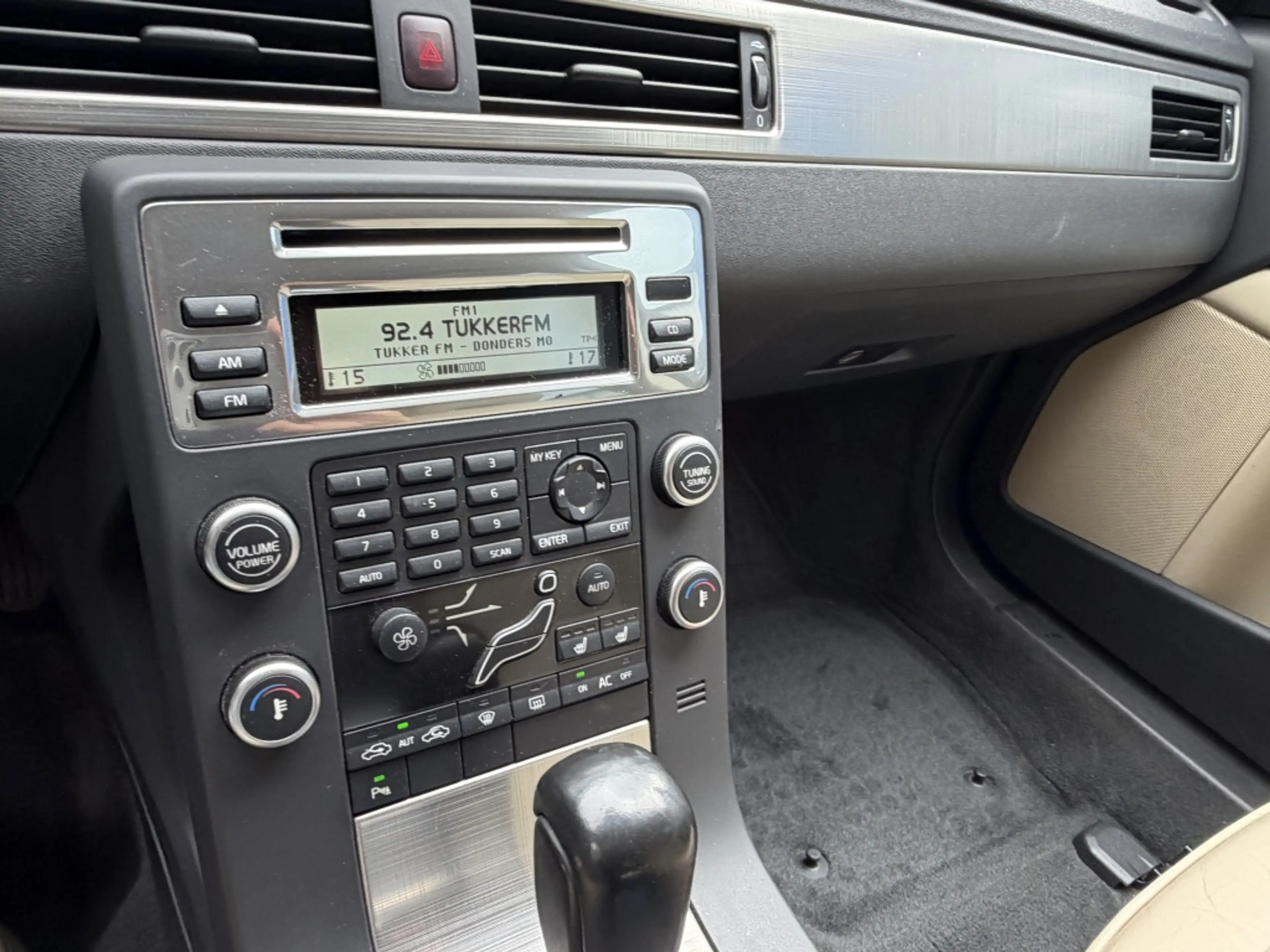Volvo V70 2.5FT Momentum — photo 13