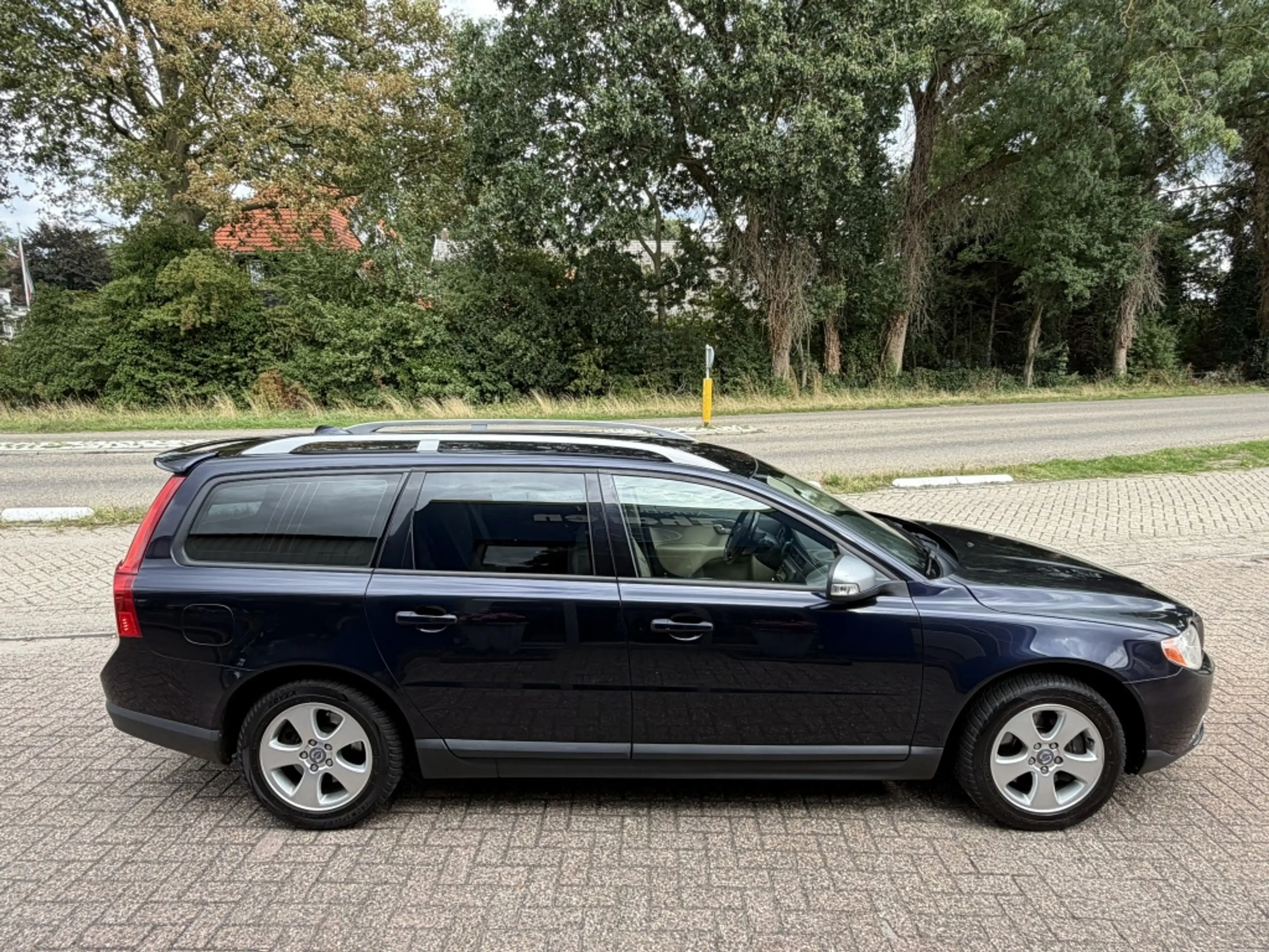 Volvo V70 2.5FT Momentum — photo 6