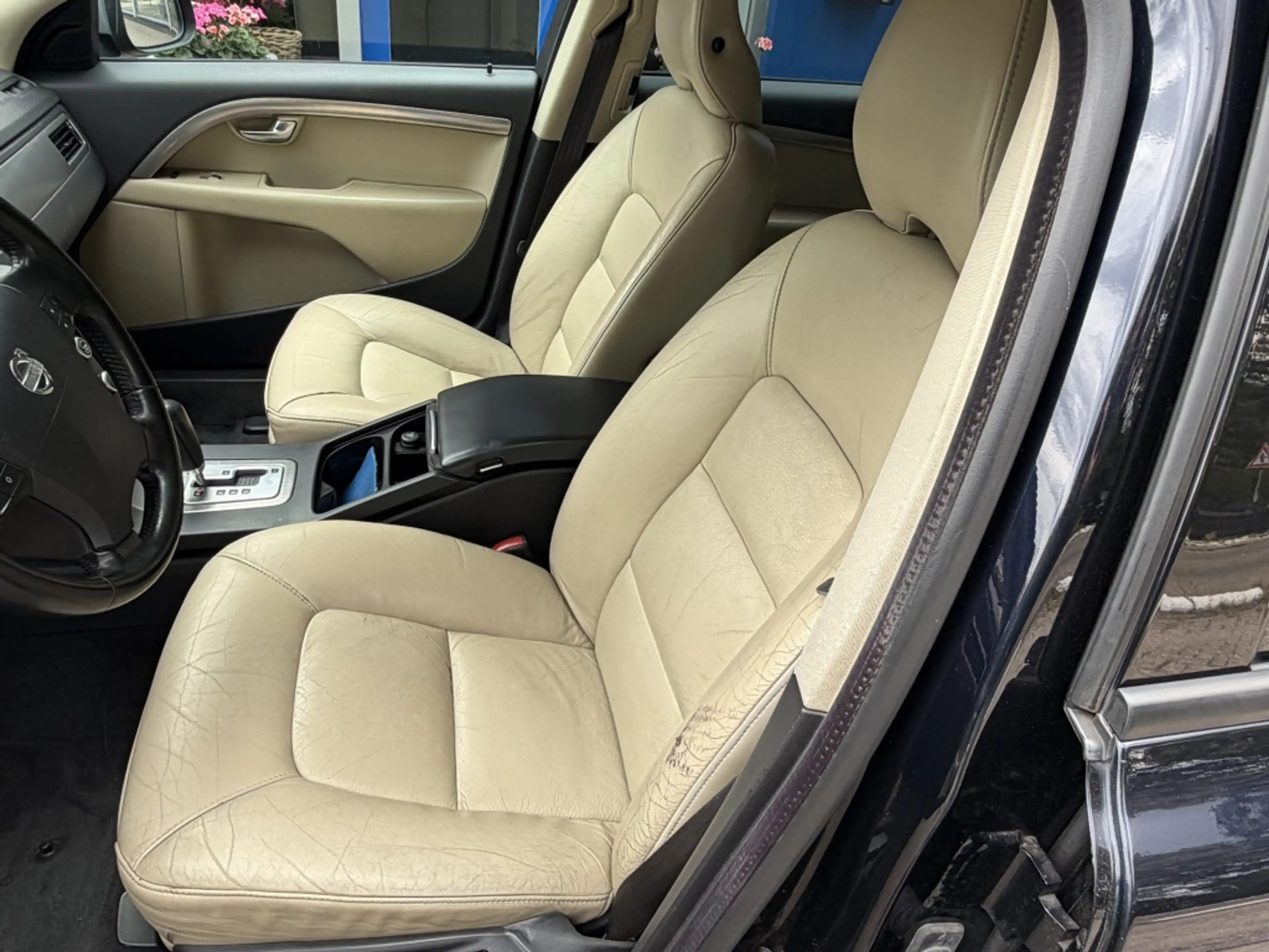 Volvo V70 2.5FT Momentum — photo 9