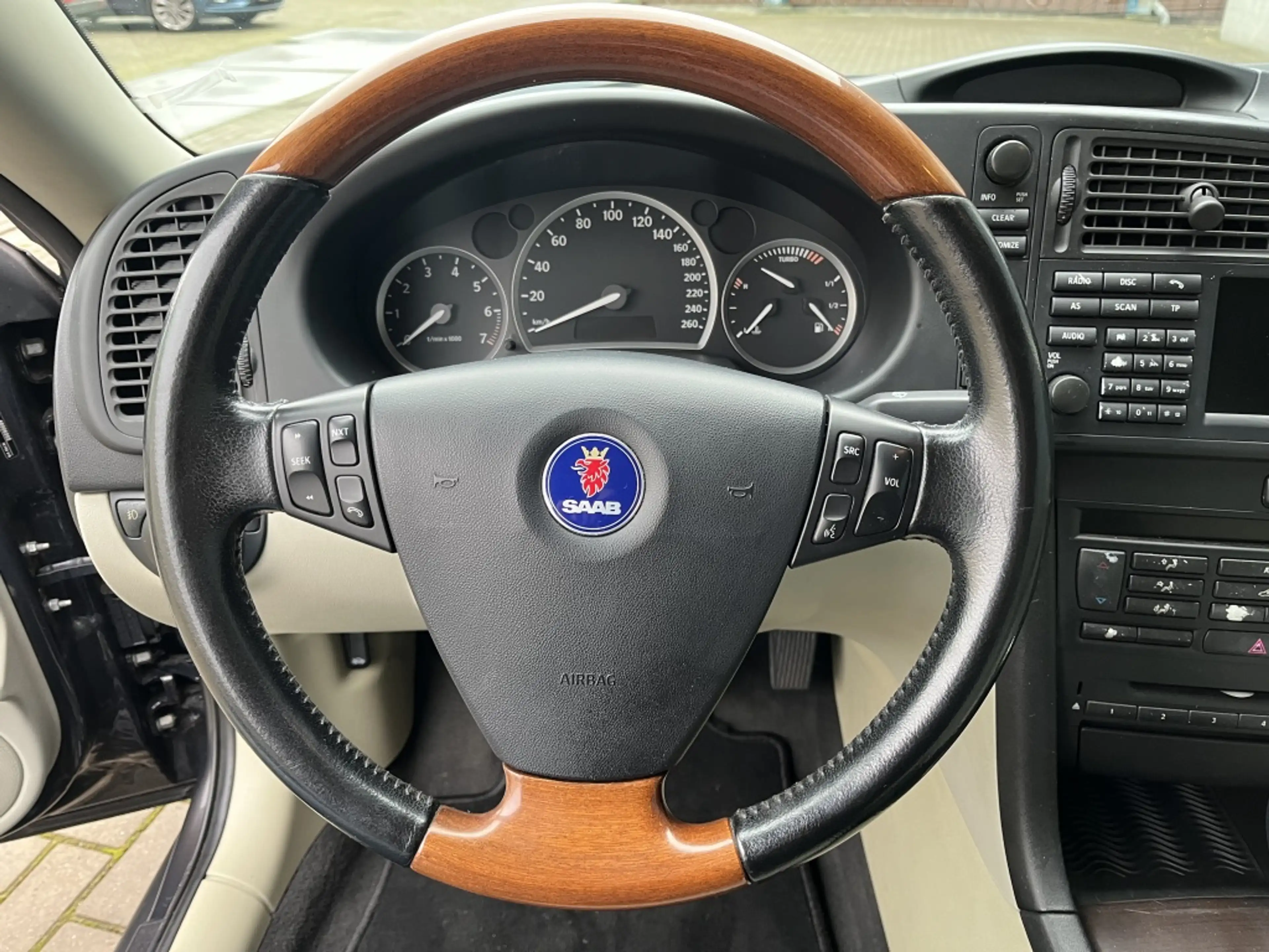 Saab 9-3 Cabrio 2.0t Vector — photo 9