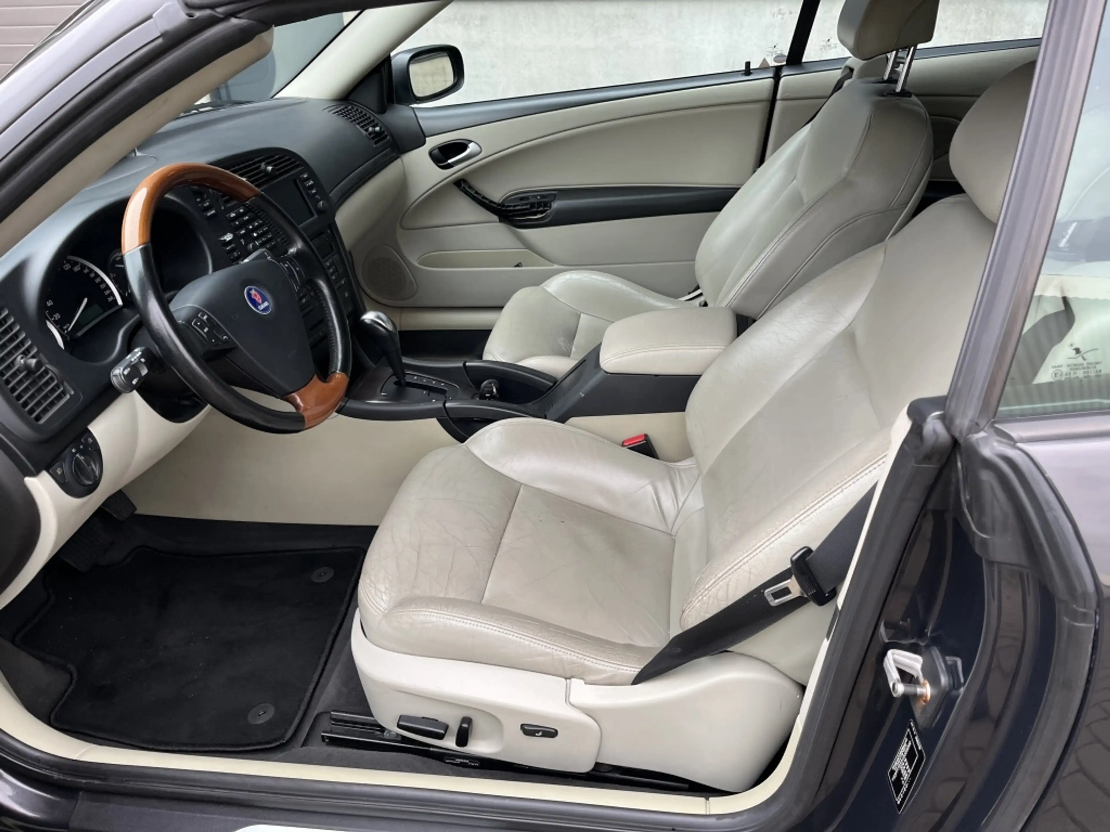 Saab 9-3 Cabrio 2.0t Vector — photo 6