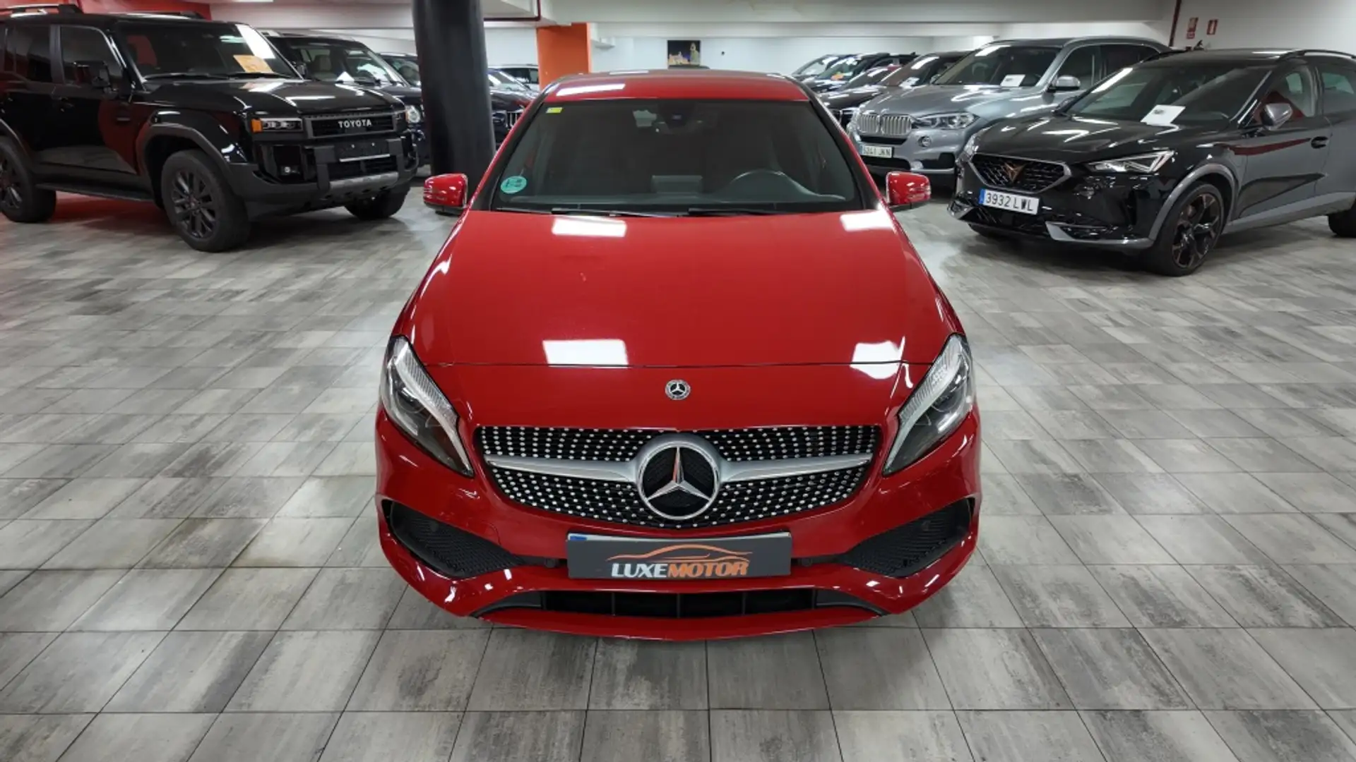 Mercedes-Benz A 180 7G-DCT Rojo - 2