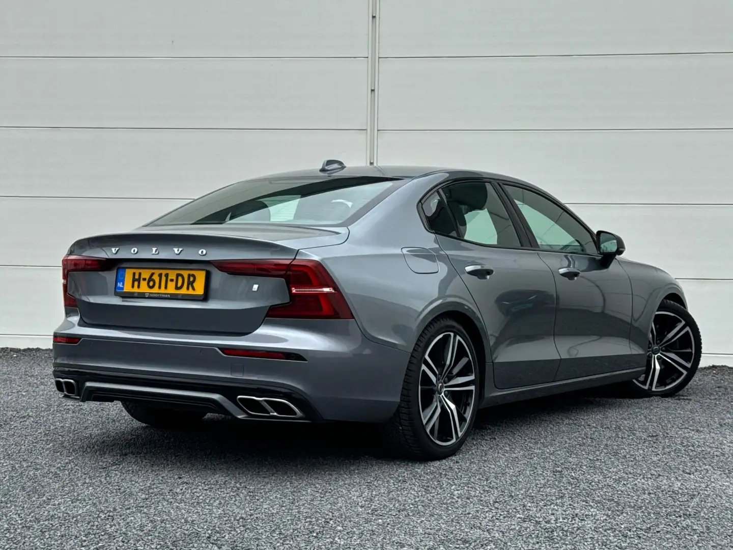 Volvo S60 2.0 T4 R-Design Org NL Polestar engineered Black e Šedá - 2