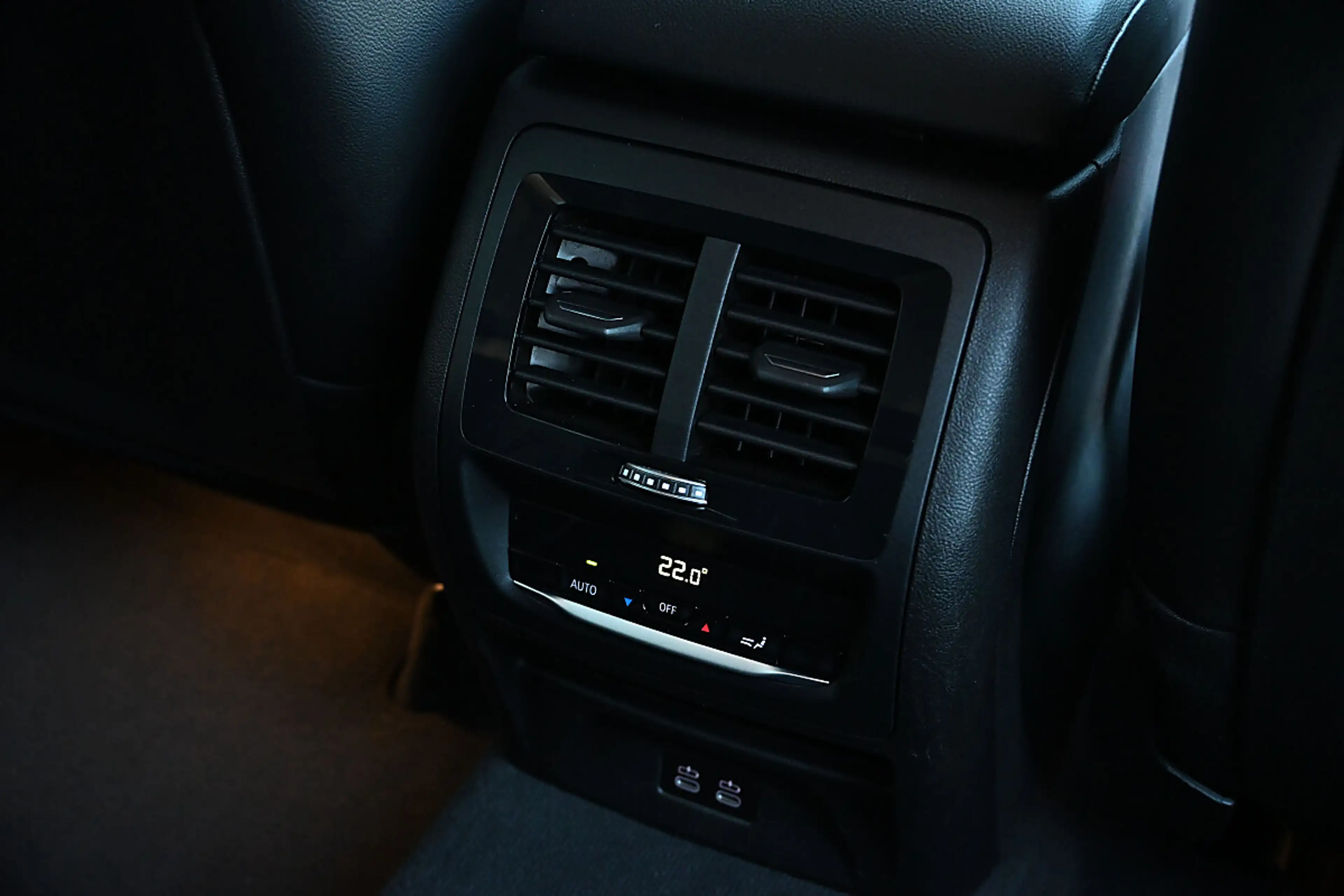 BMW X3 xDrive 30e 20", eSitze, Sportsitze, Kamera, HiF... — photo 4