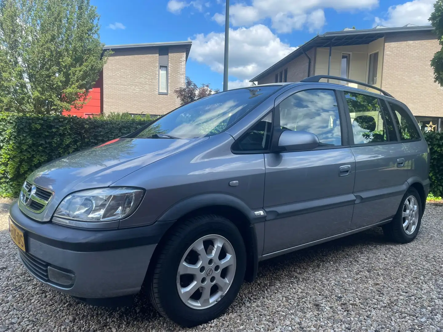 Opel Zafira 2.2-16V Elegance Grey - 1