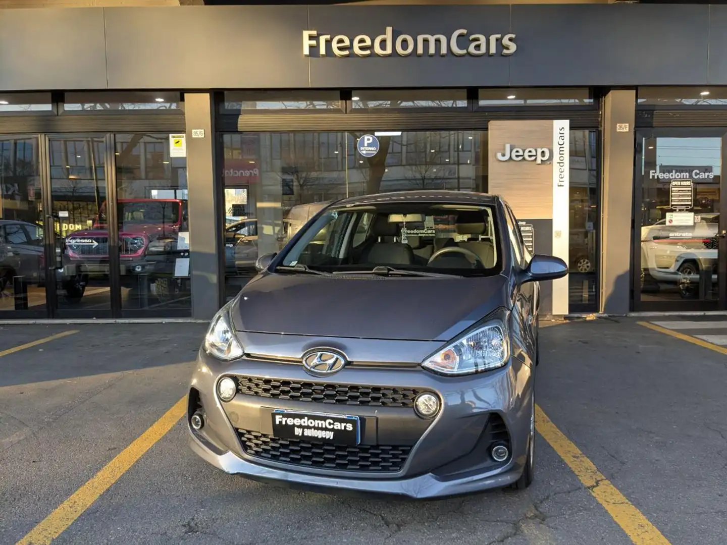 Hyundai i10 1.0 LPGI Econext Comfort Gris - 2