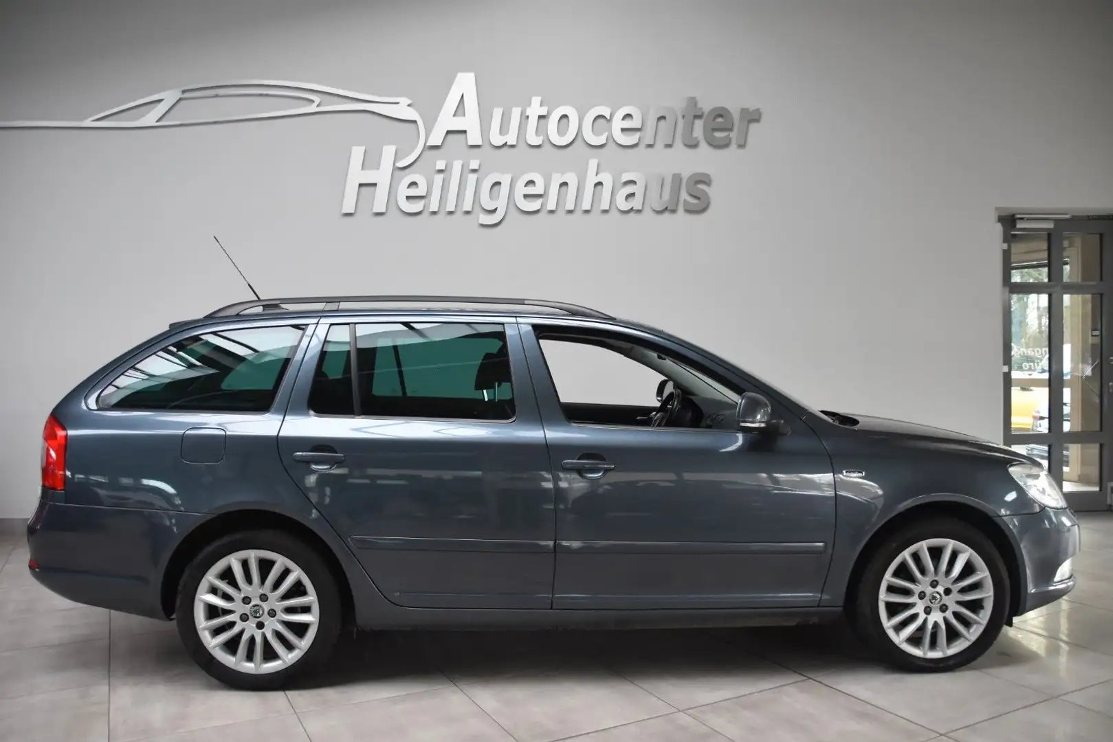 Skoda Octavia Combi L&K DSG Xenon SoundSystem PDC AHK Gris - 2