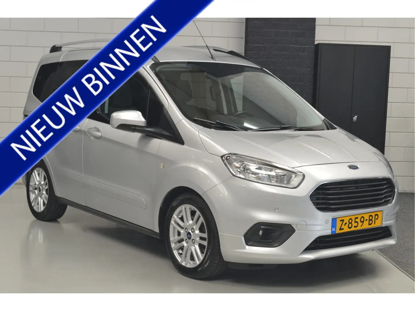 Ford Tourneo Courier 1.0 Titanium // AIRCO // NAVI // CRUISE // CAMERA Grijs - 1