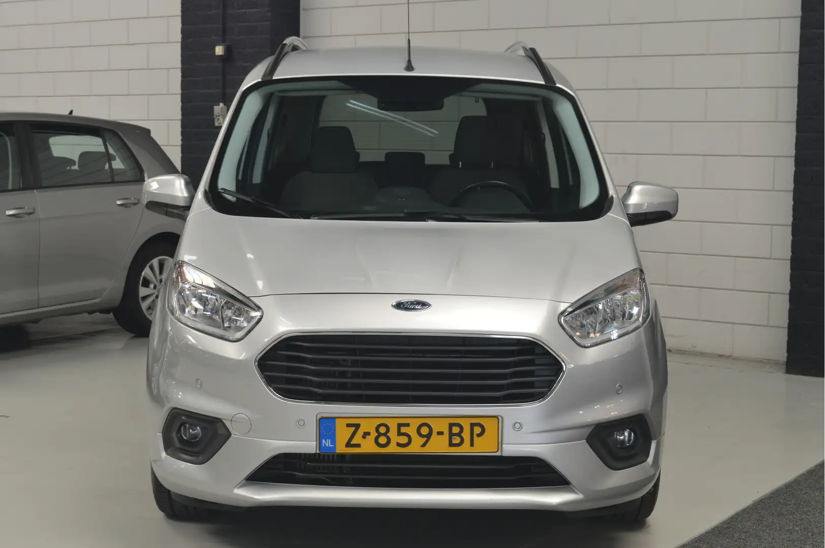 Ford Tourneo Courier 1.0 Titanium // AIRCO // NAVI // CRUISE // CAMERA Grijs - 2